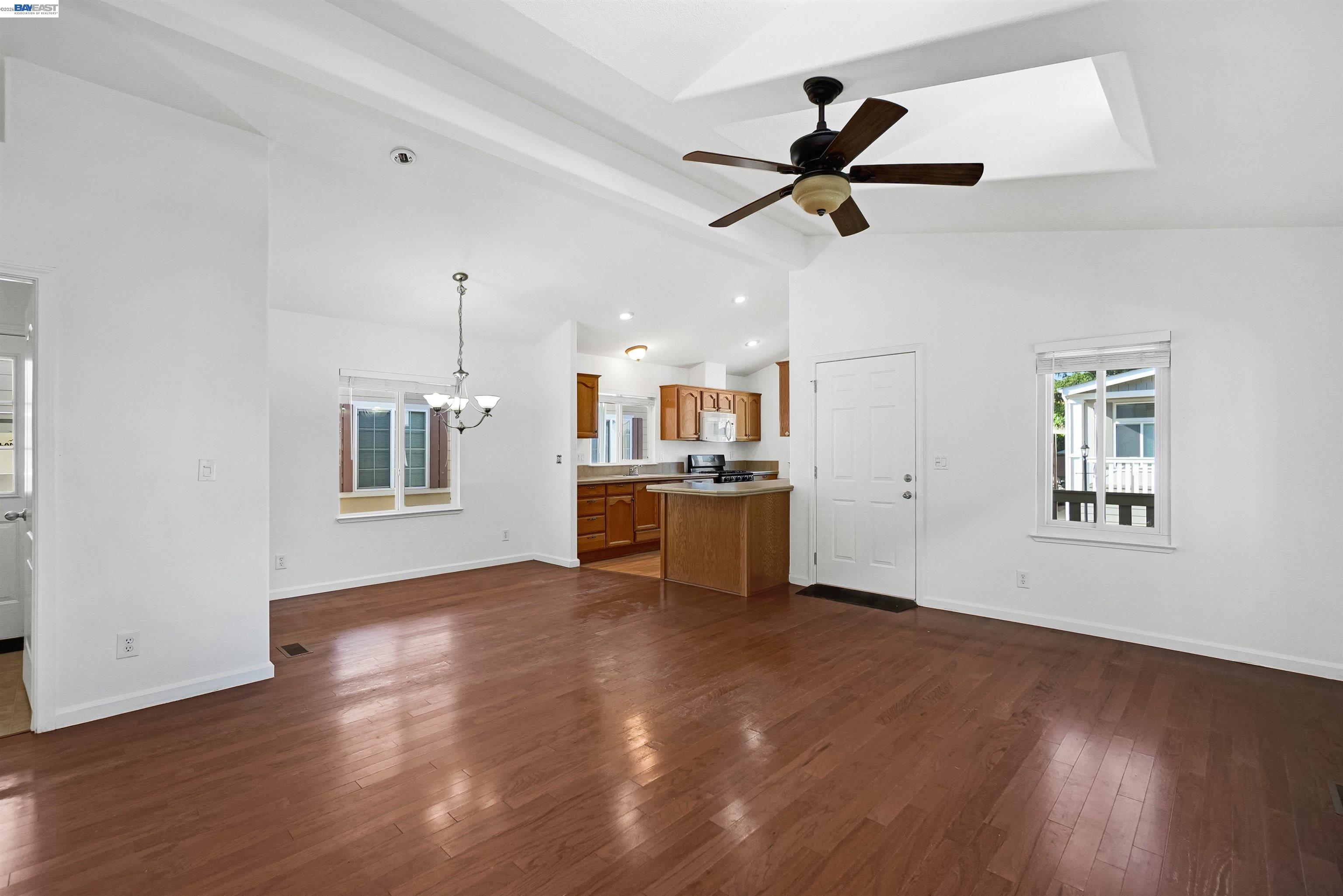 Detail Gallery Image 7 of 37 For 1200 W Winton Ave Spc 86,  Hayward,  CA 94545 - 2 Beds | 2 Baths