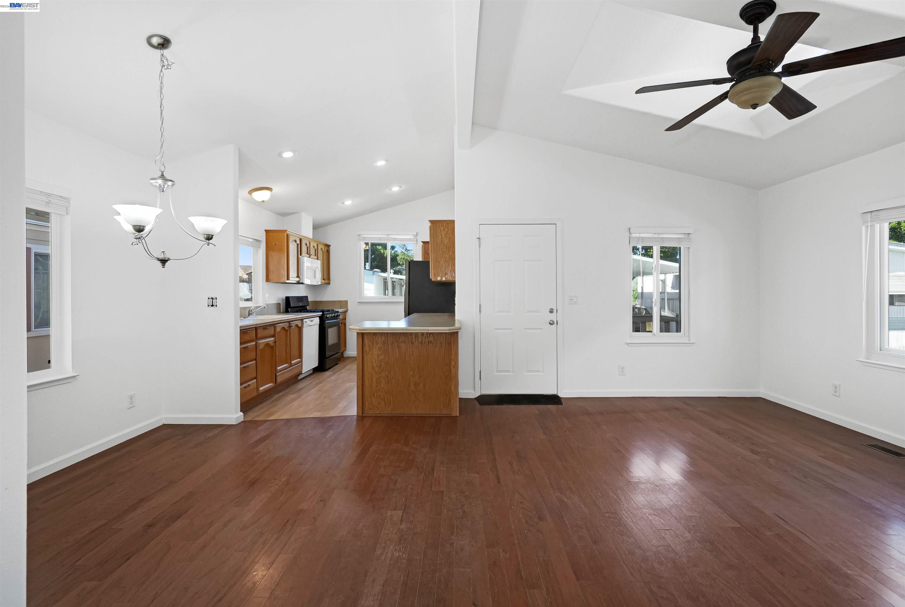 Detail Gallery Image 8 of 37 For 1200 W Winton Ave Spc 86,  Hayward,  CA 94545 - 2 Beds | 2 Baths