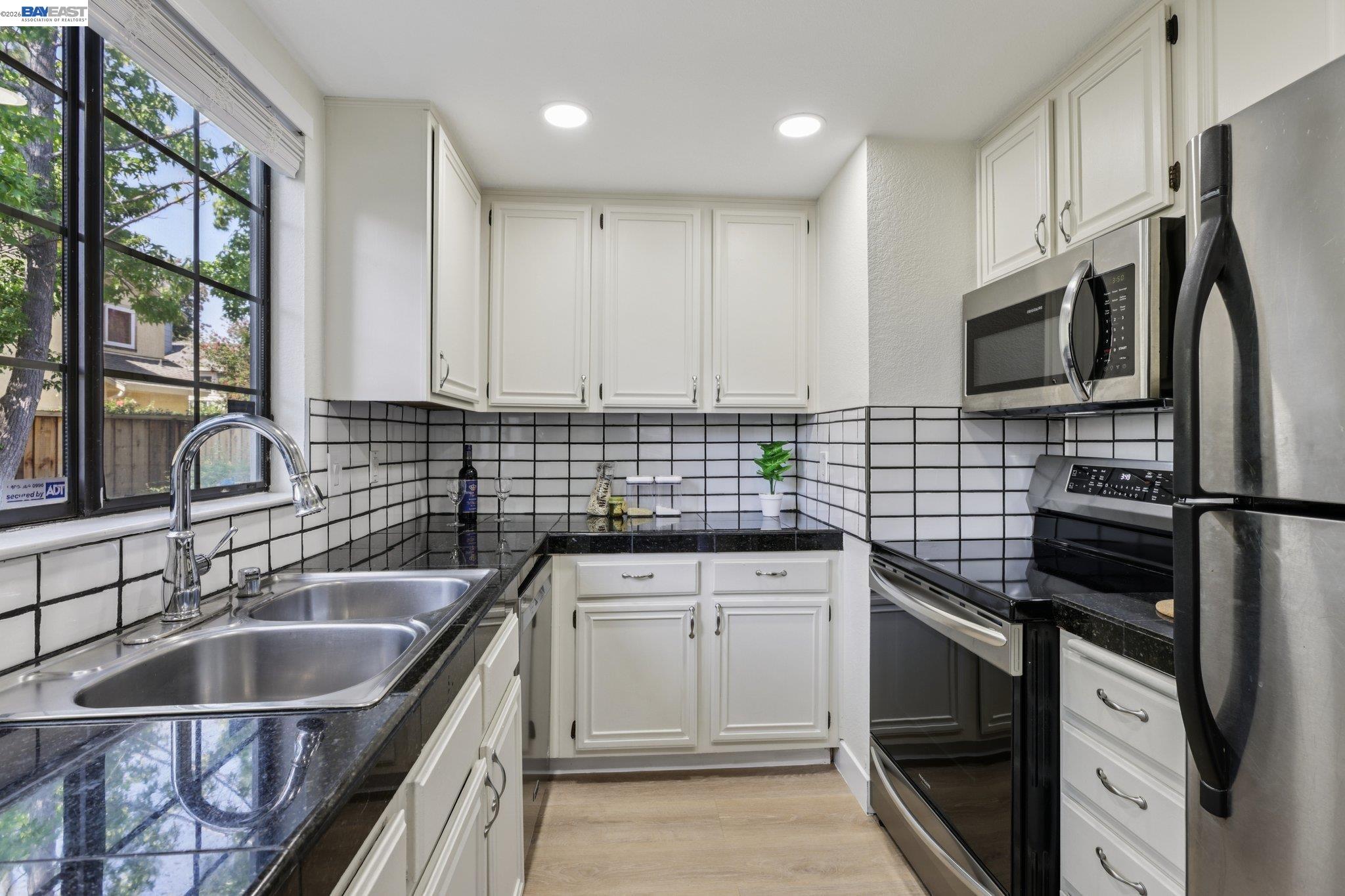 Photo #6: 41128307 Listing: Photo #6