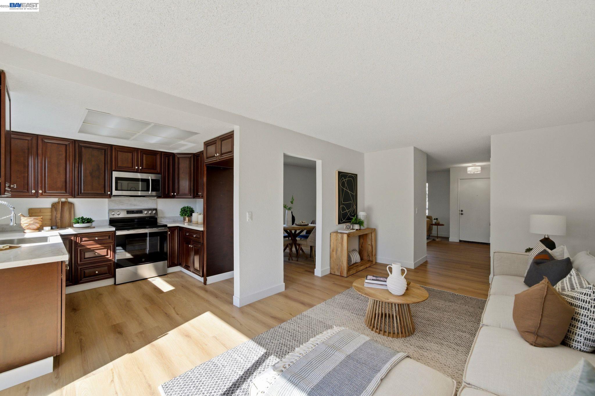 Detail Gallery Image 12 of 47 For 1686 Rhododendron Dr, Livermore,  CA 94551 - 4 Beds | 2 Baths