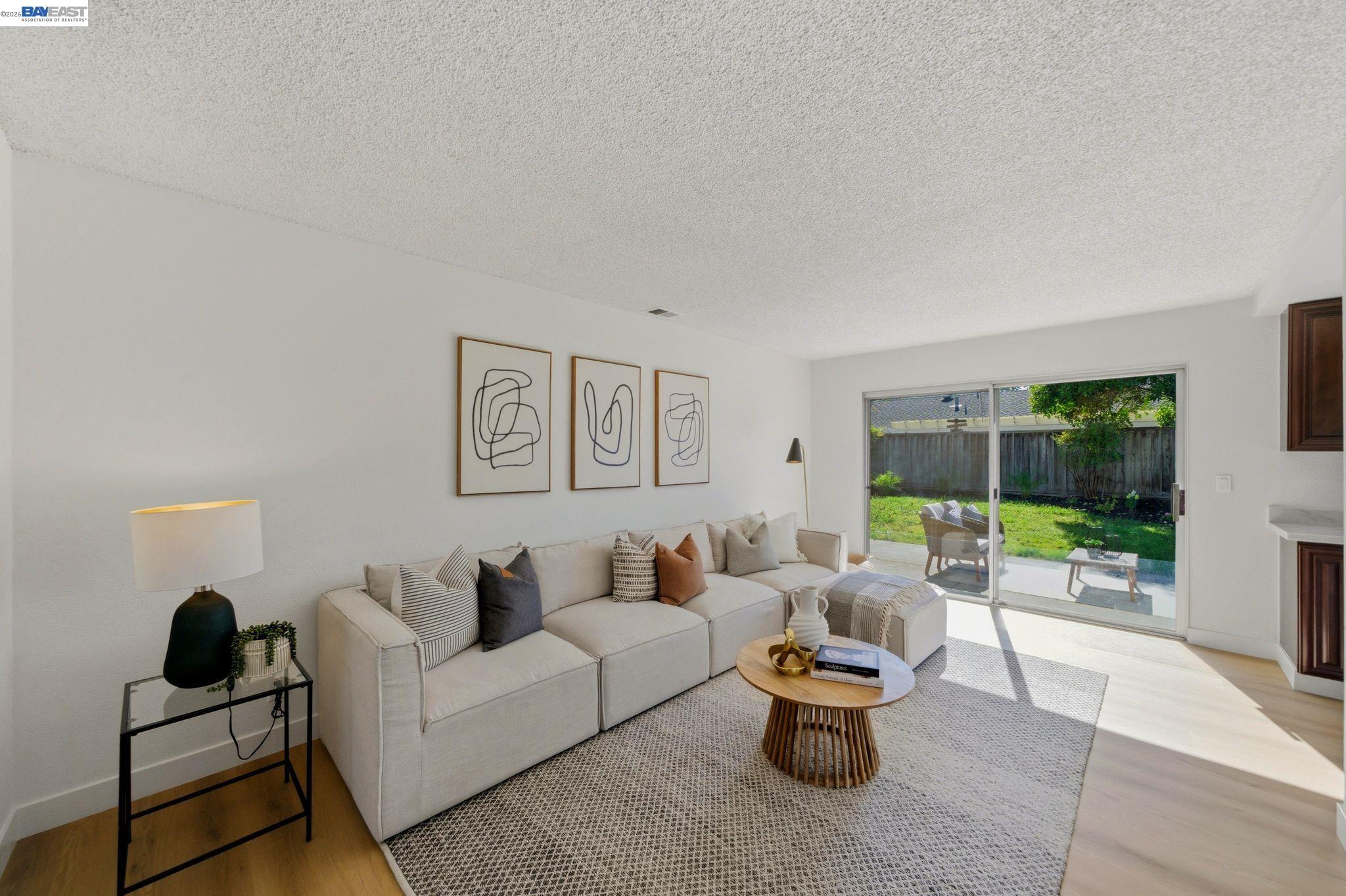 Detail Gallery Image 14 of 47 For 1686 Rhododendron Dr, Livermore,  CA 94551 - 4 Beds | 2 Baths