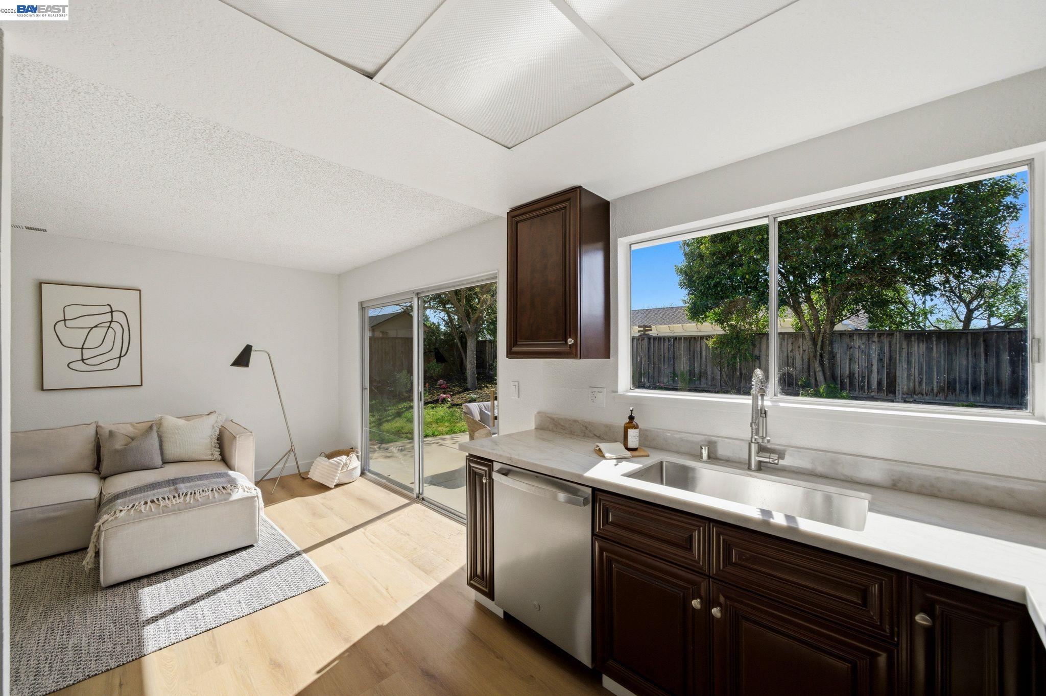 Detail Gallery Image 16 of 47 For 1686 Rhododendron Dr, Livermore,  CA 94551 - 4 Beds | 2 Baths