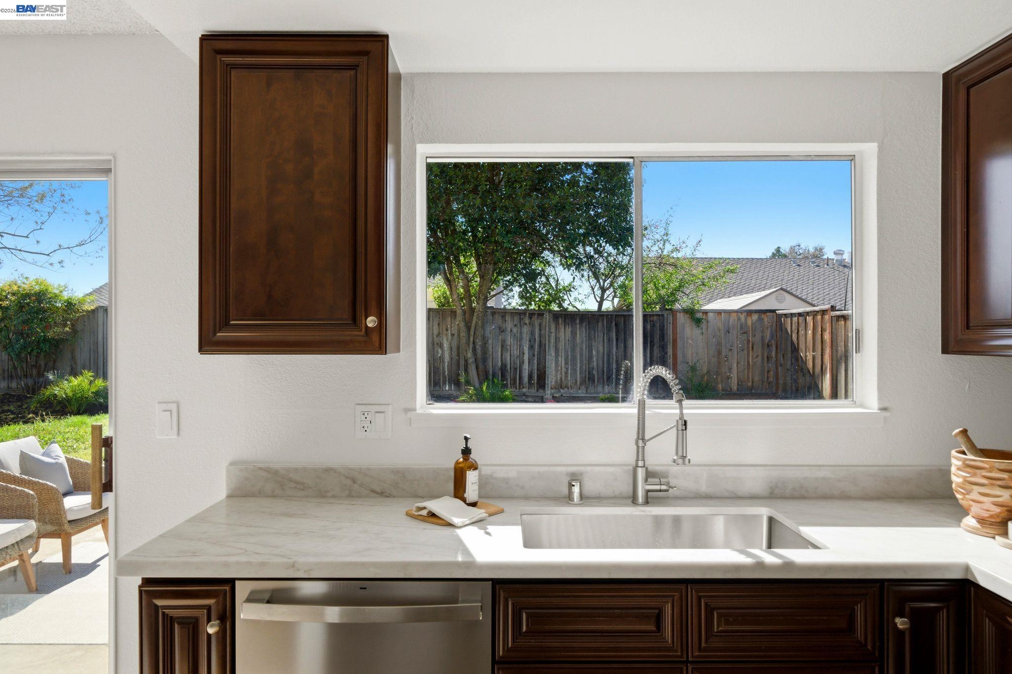 Detail Gallery Image 18 of 47 For 1686 Rhododendron Dr, Livermore,  CA 94551 - 4 Beds | 2 Baths