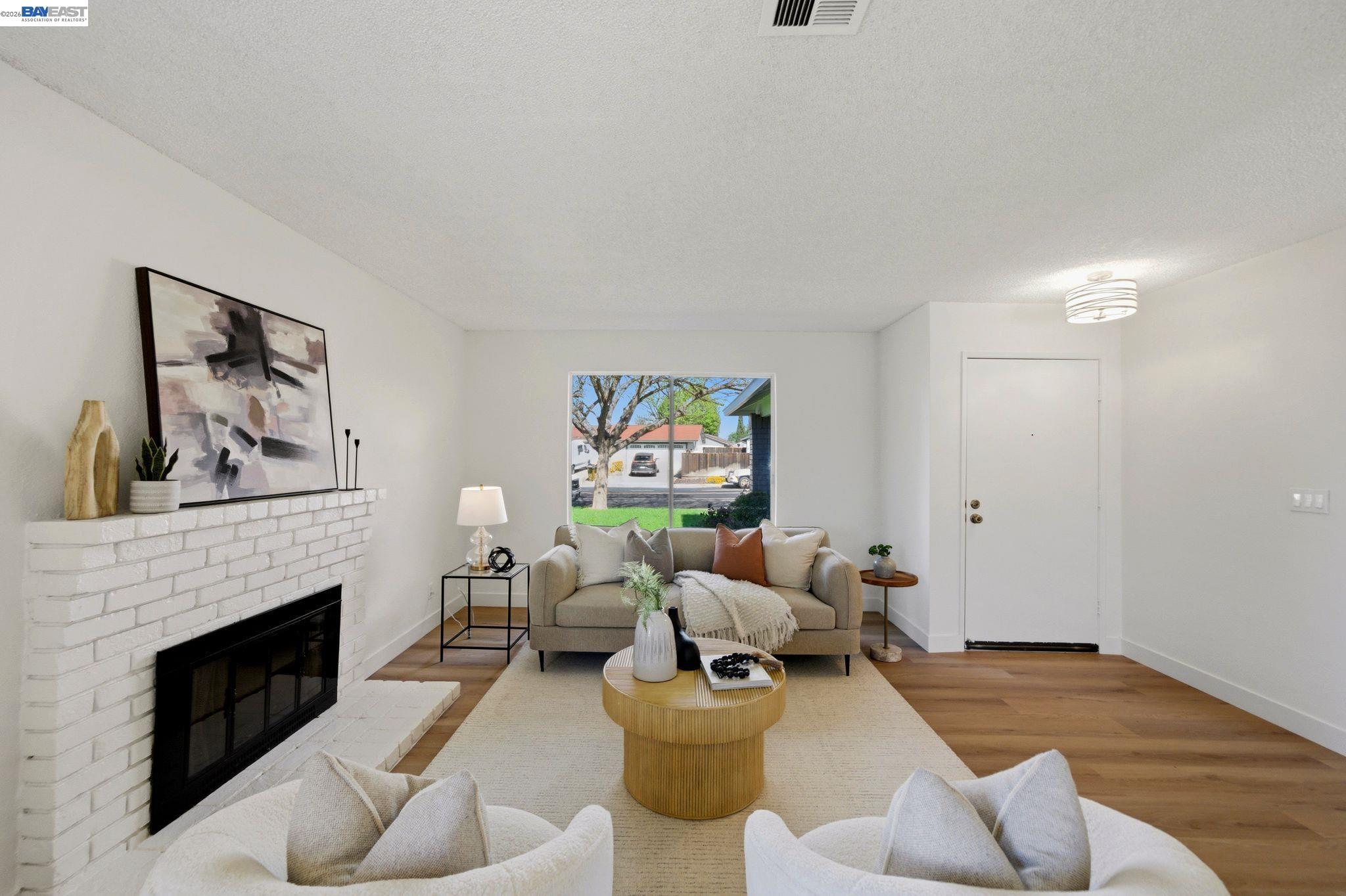 Detail Gallery Image 4 of 47 For 1686 Rhododendron Dr, Livermore,  CA 94551 - 4 Beds | 2 Baths