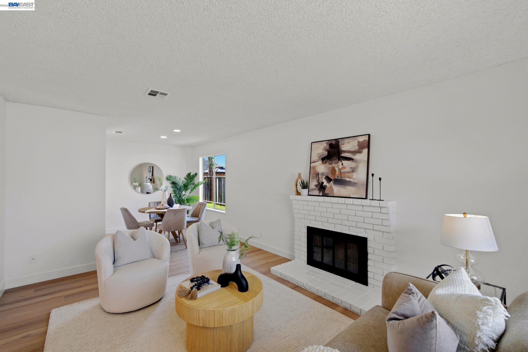 Detail Gallery Image 5 of 47 For 1686 Rhododendron Dr, Livermore,  CA 94551 - 4 Beds | 2 Baths