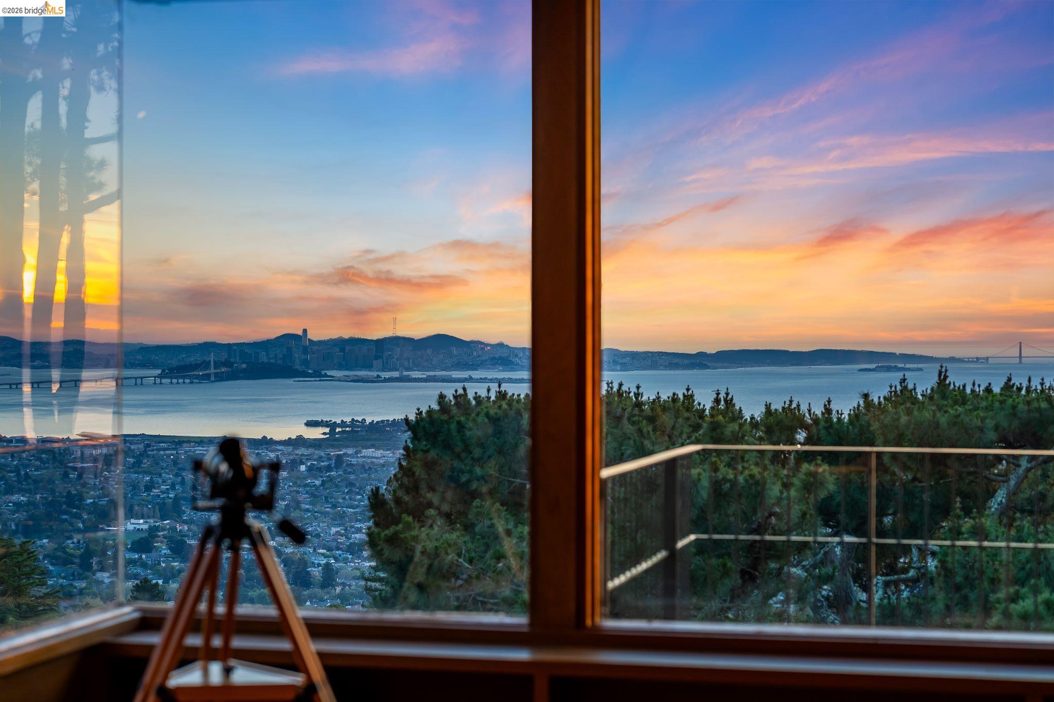 Detail Gallery Image 10 of 54 For 606 Grizzly Peak Boulevard, Berkeley,  CA 94708 - 4 Beds | 3 Baths