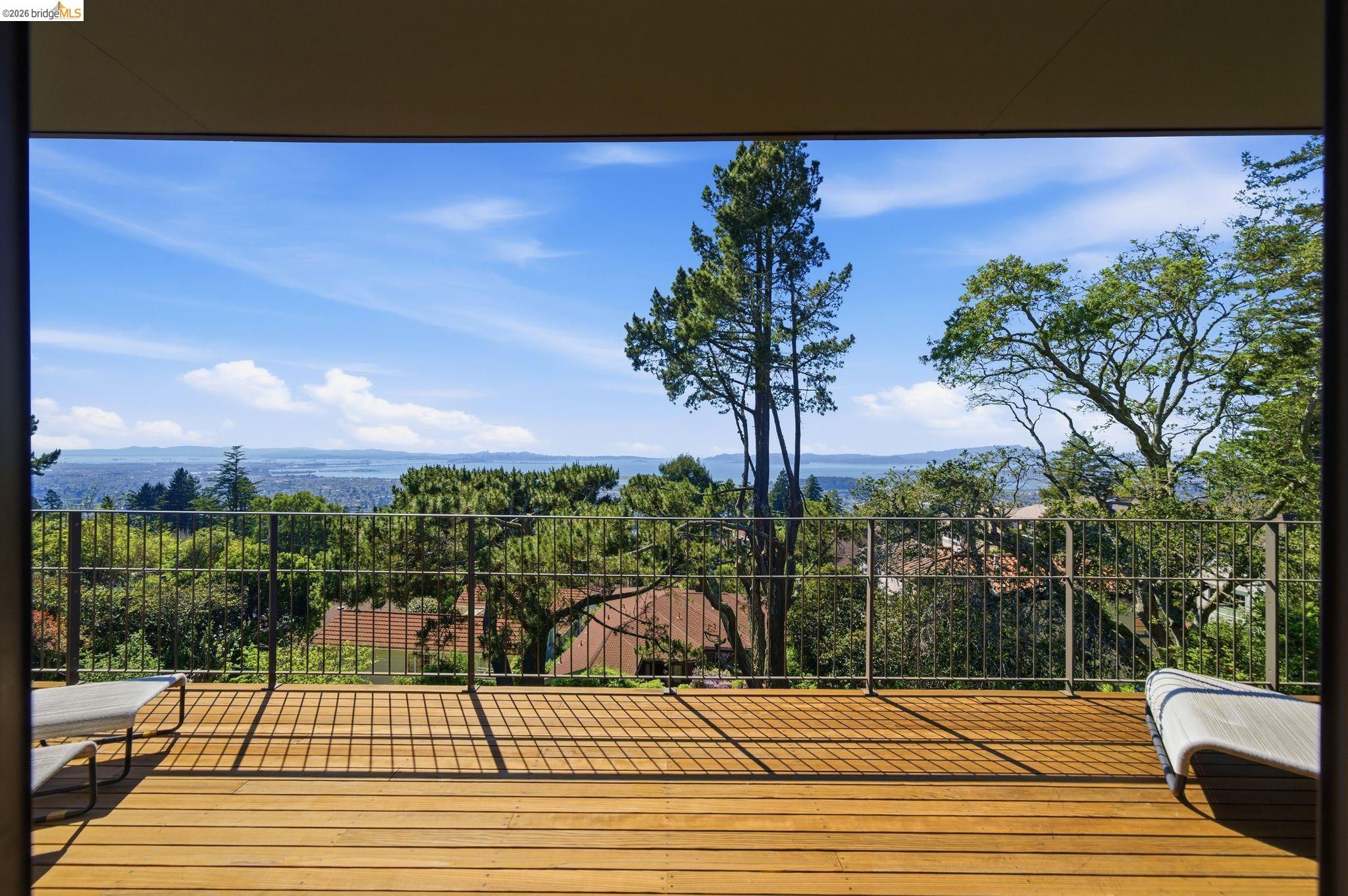 Detail Gallery Image 13 of 54 For 606 Grizzly Peak Boulevard, Berkeley,  CA 94708 - 4 Beds | 3 Baths