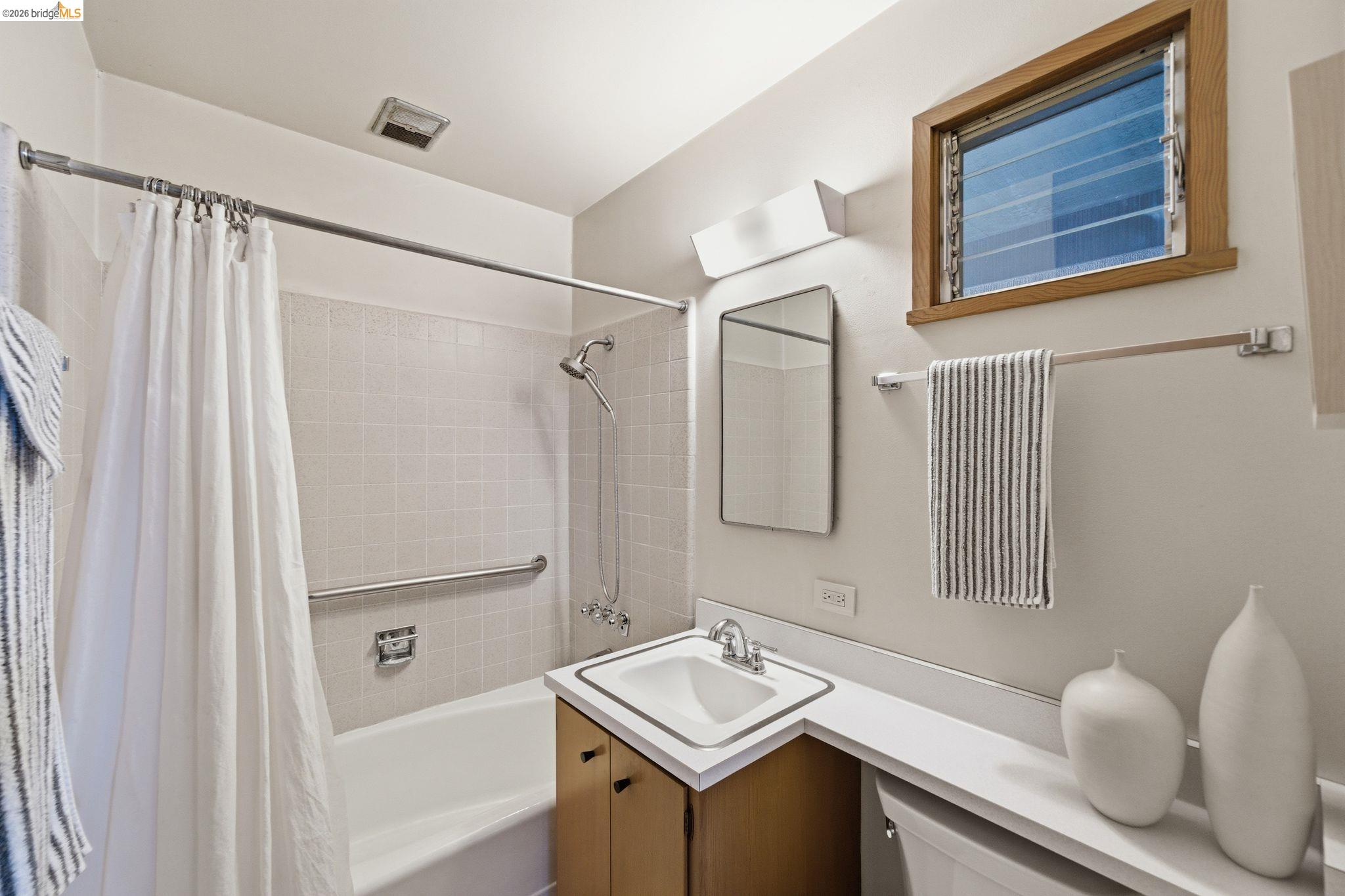 Detail Gallery Image 32 of 54 For 606 Grizzly Peak Boulevard, Berkeley,  CA 94708 - 4 Beds | 3 Baths