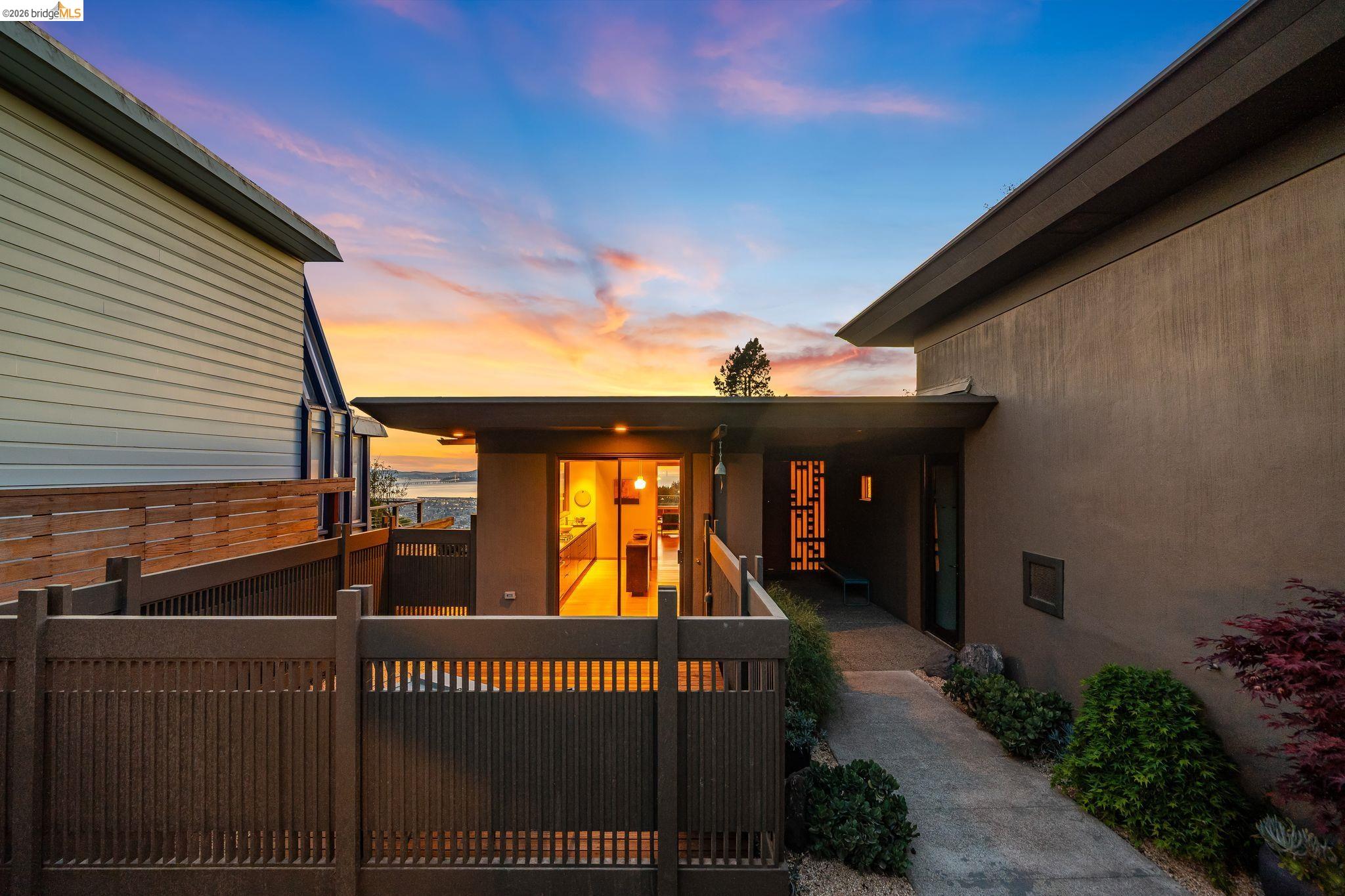 Detail Gallery Image 4 of 54 For 606 Grizzly Peak Boulevard, Berkeley,  CA 94708 - 4 Beds | 3 Baths