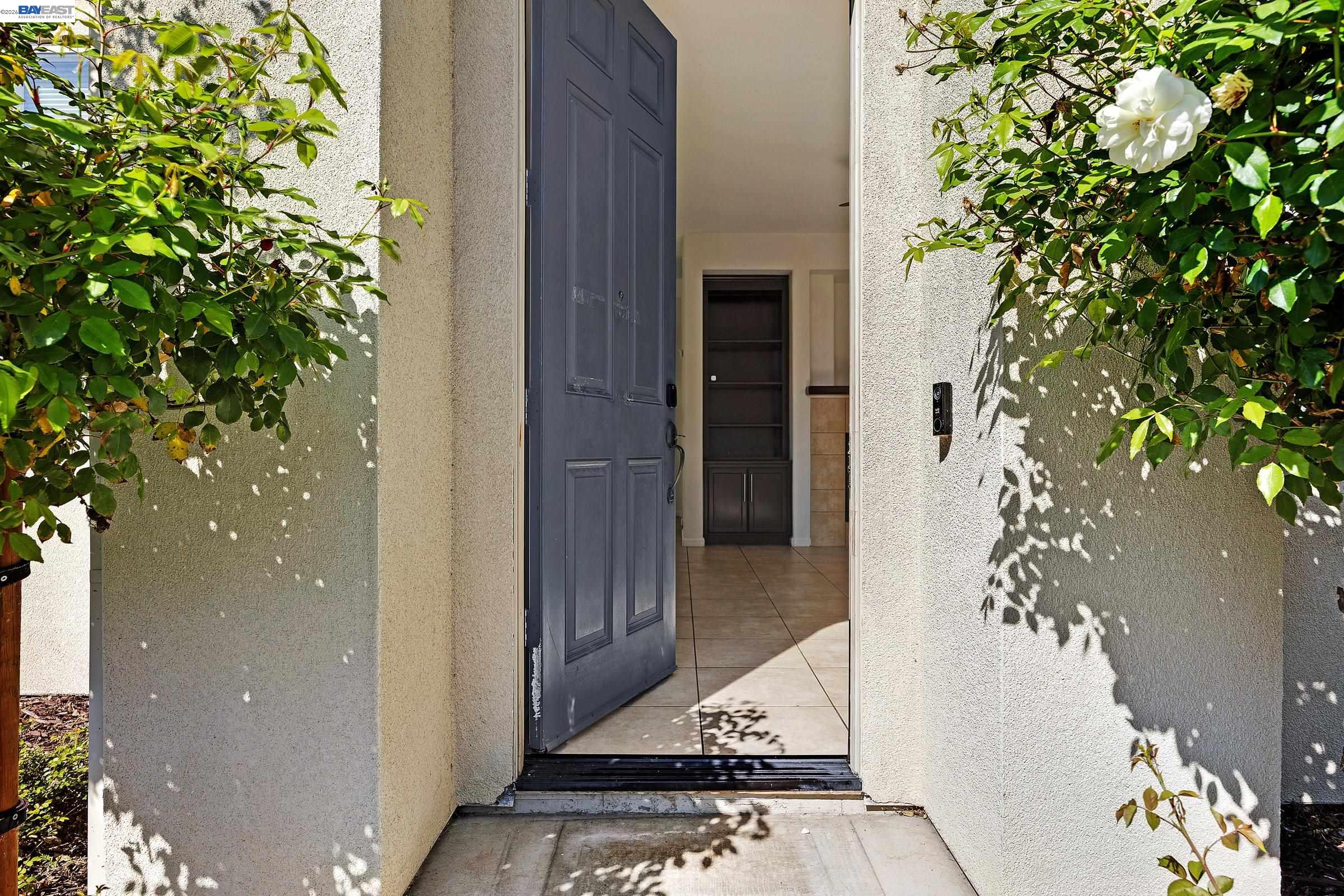 Detail Gallery Image 2 of 52 For 576 Herb White Way, Pittsburg,  CA 94565 - 4 Beds | 3 Baths