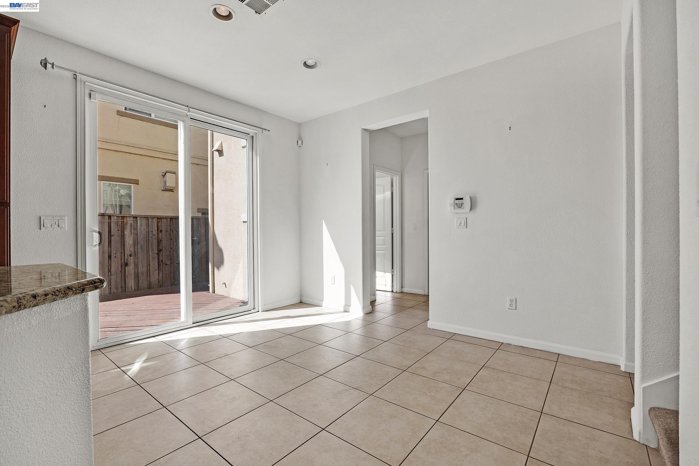 Detail Gallery Image 13 of 52 For 576 Herb White Way, Pittsburg,  CA 94565 - 4 Beds | 3 Baths