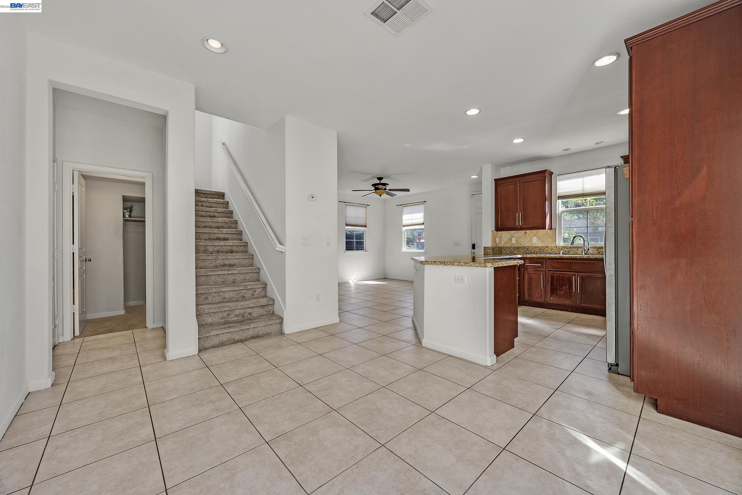 Detail Gallery Image 15 of 52 For 576 Herb White Way, Pittsburg,  CA 94565 - 4 Beds | 3 Baths