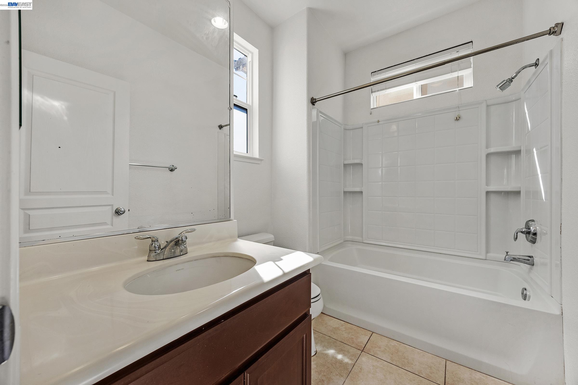 Detail Gallery Image 19 of 52 For 576 Herb White Way, Pittsburg,  CA 94565 - 4 Beds | 3 Baths