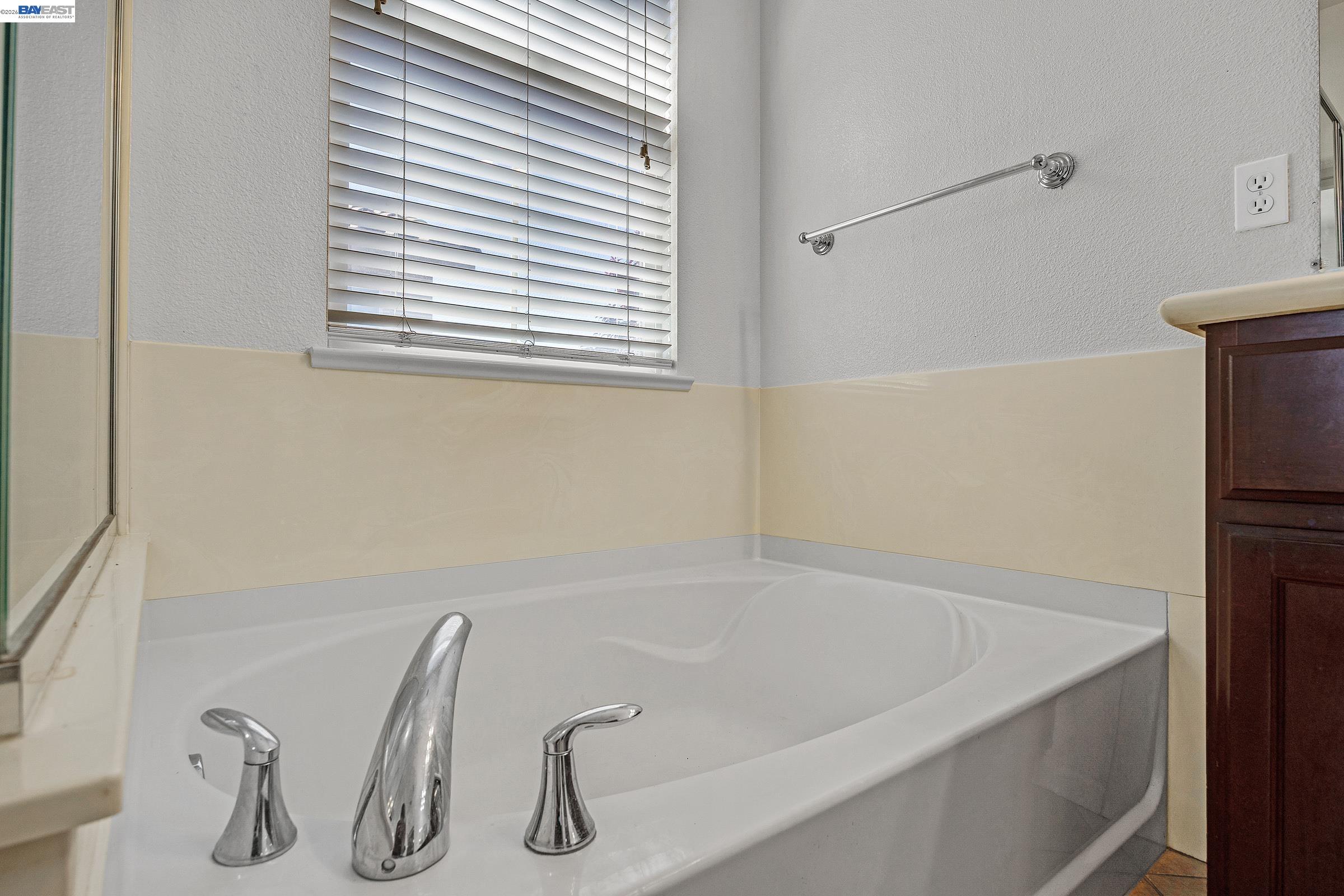 Detail Gallery Image 36 of 52 For 576 Herb White Way, Pittsburg,  CA 94565 - 4 Beds | 3 Baths