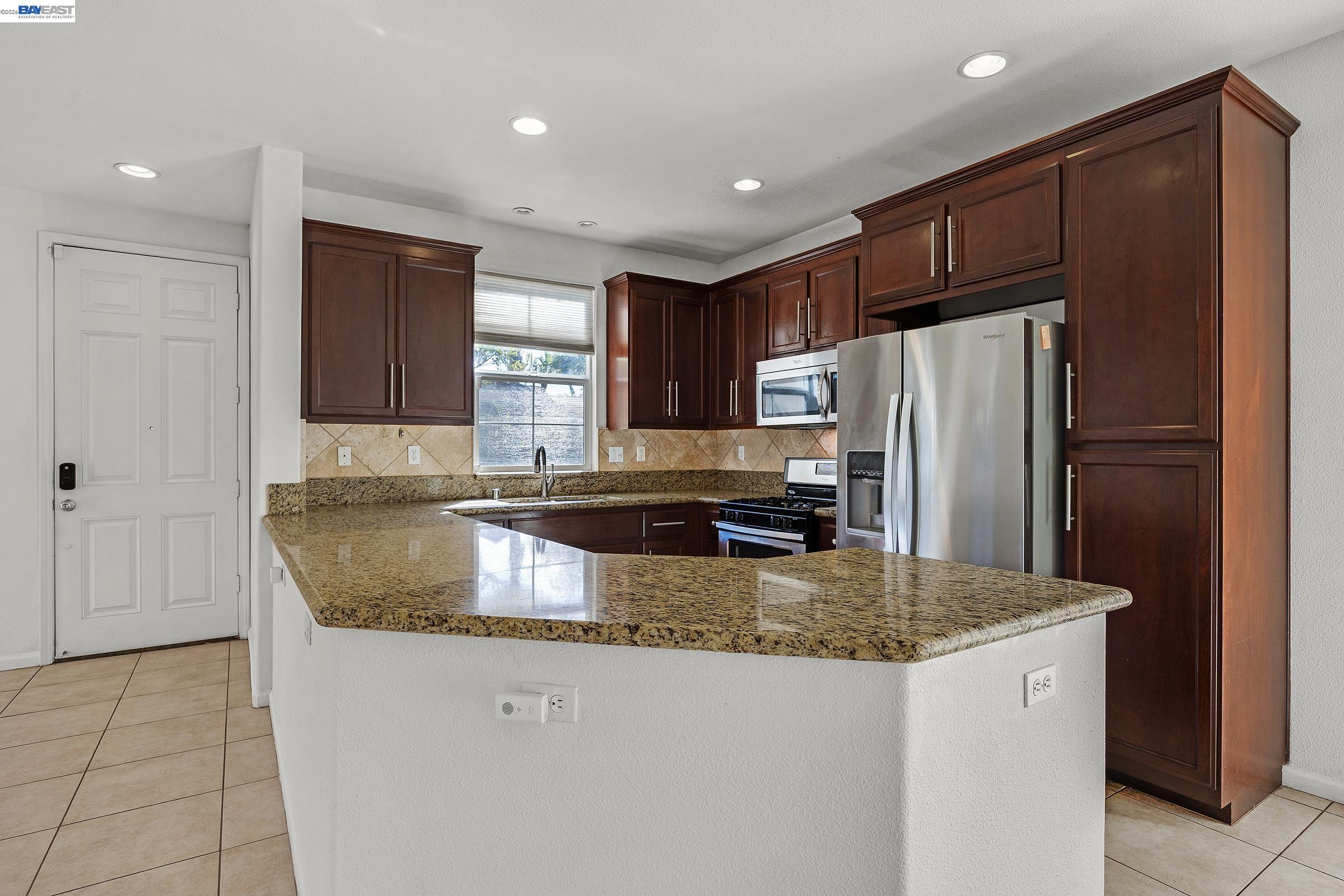 Detail Gallery Image 6 of 52 For 576 Herb White Way, Pittsburg,  CA 94565 - 4 Beds | 3 Baths