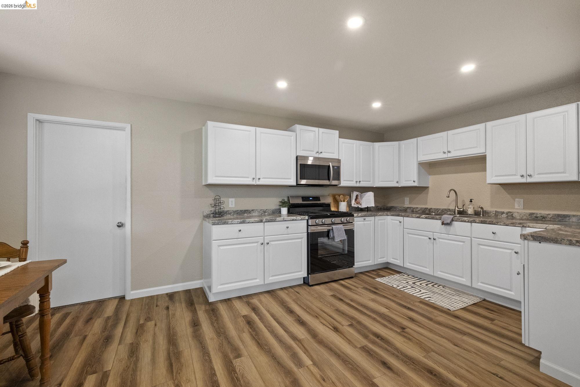 Detail Gallery Image 11 of 41 For 9721 Manzanita Way, Coulterville,  CA 95311 - 3 Beds | 2 Baths