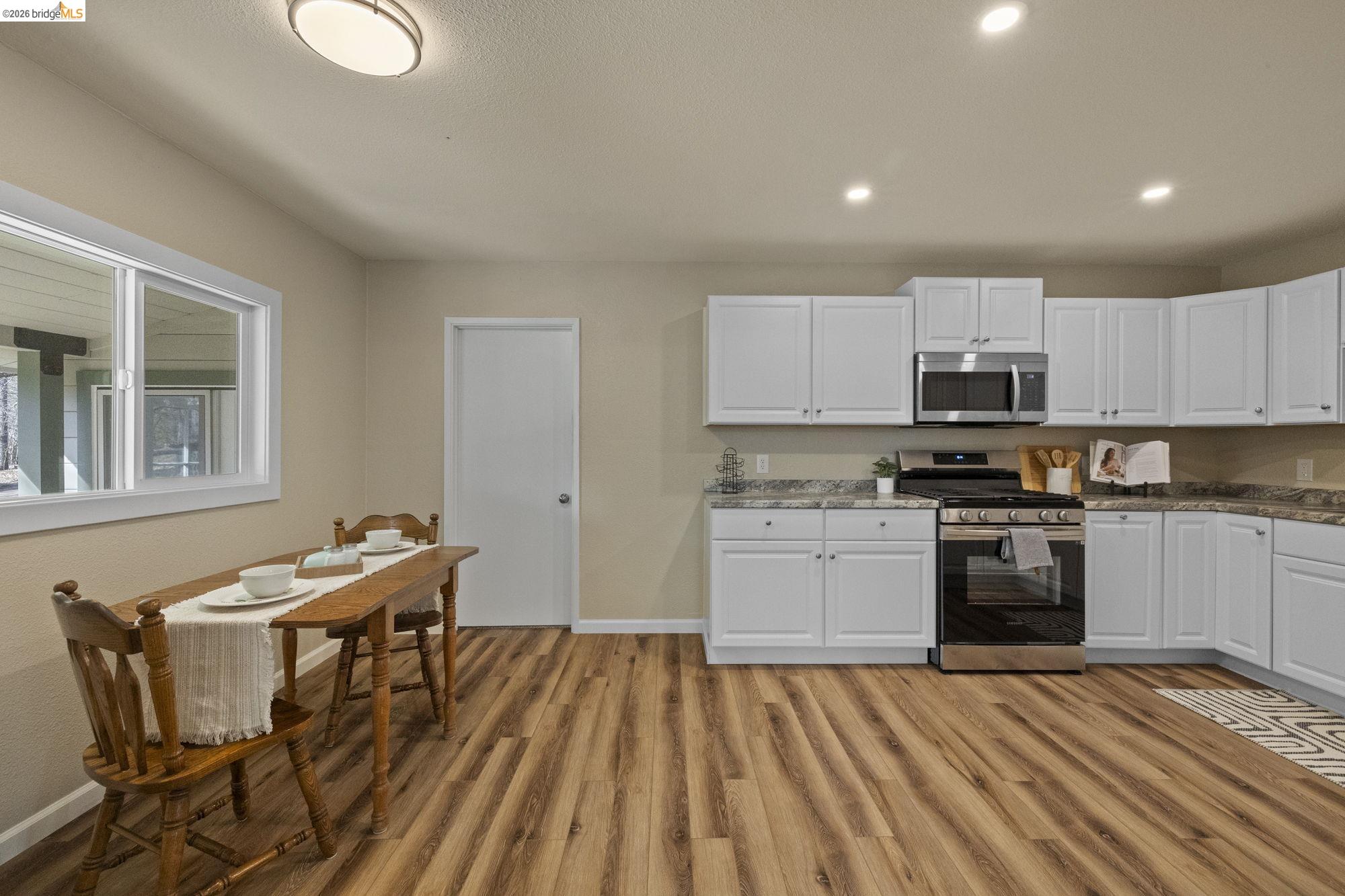 Detail Gallery Image 12 of 41 For 9721 Manzanita Way, Coulterville,  CA 95311 - 3 Beds | 2 Baths