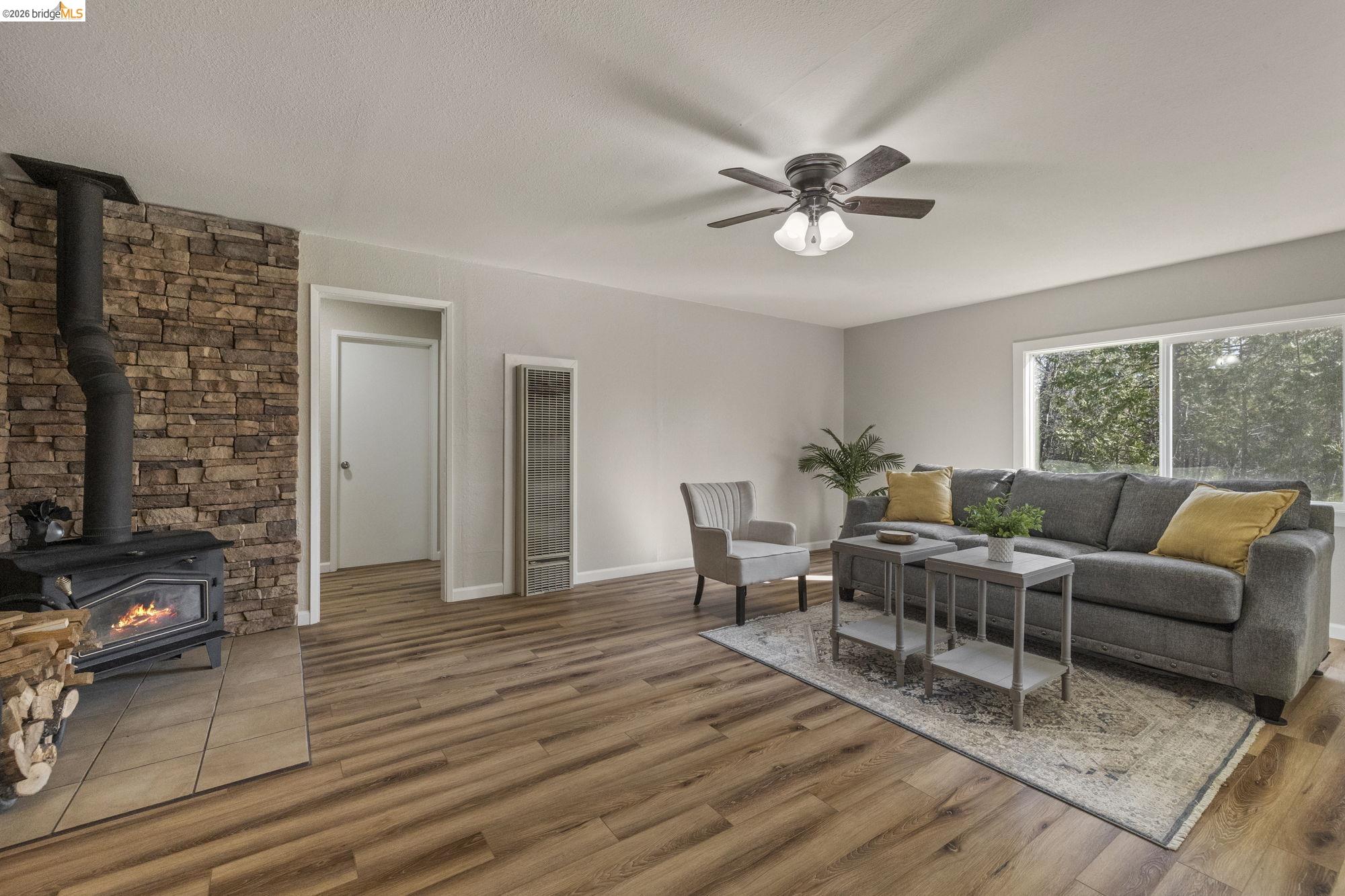 Detail Gallery Image 8 of 41 For 9721 Manzanita Way, Coulterville,  CA 95311 - 3 Beds | 2 Baths