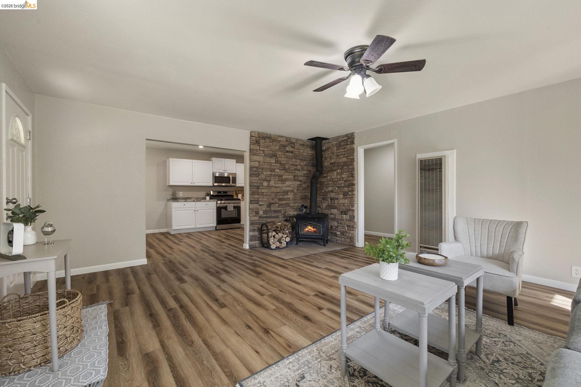 Detail Gallery Image 9 of 41 For 9721 Manzanita Way, Coulterville,  CA 95311 - 3 Beds | 2 Baths