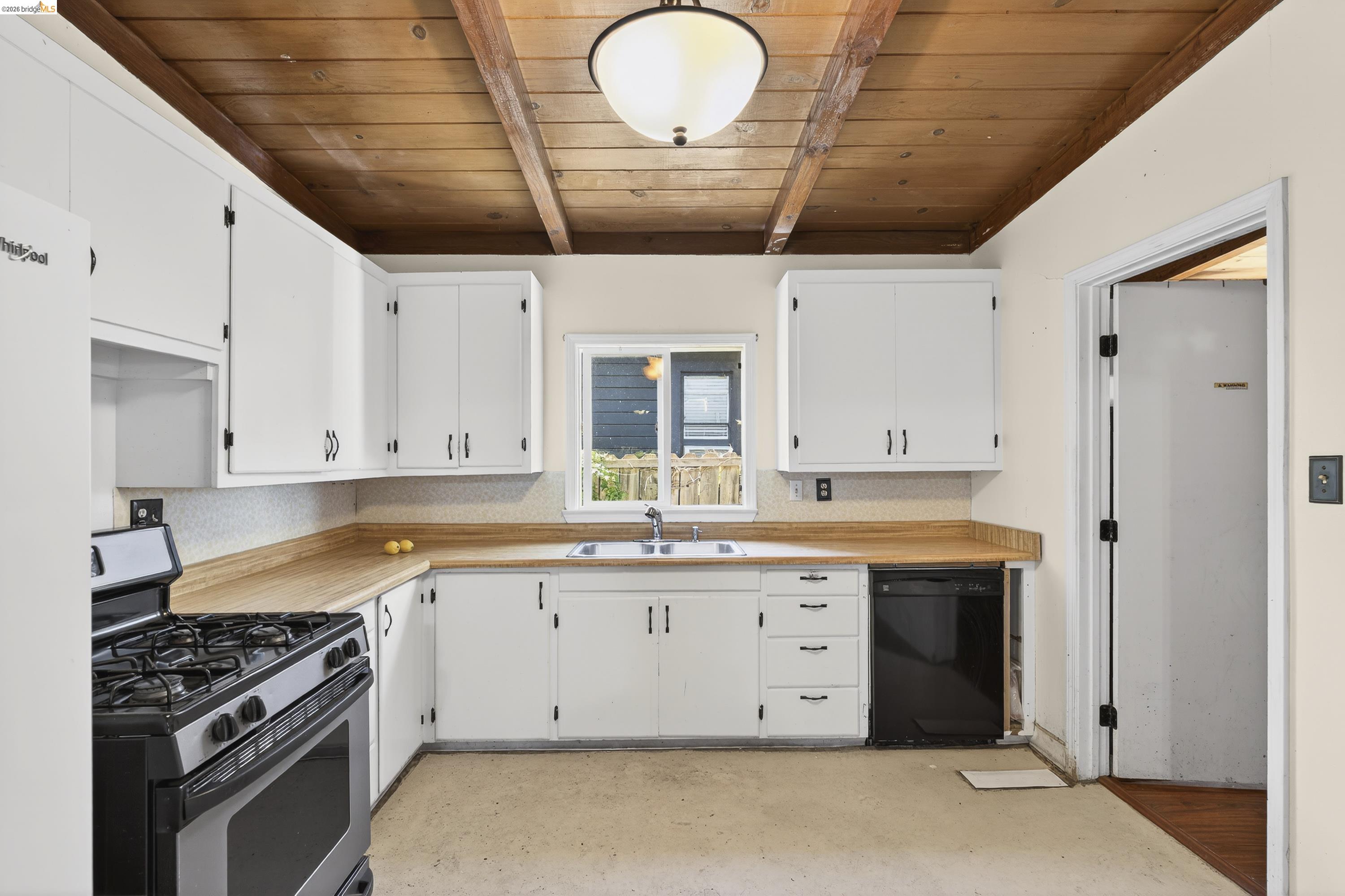 Detail Gallery Image 11 of 58 For 1050 Sierra Ave, Martinez,  CA 94553 - 3 Beds | 2 Baths