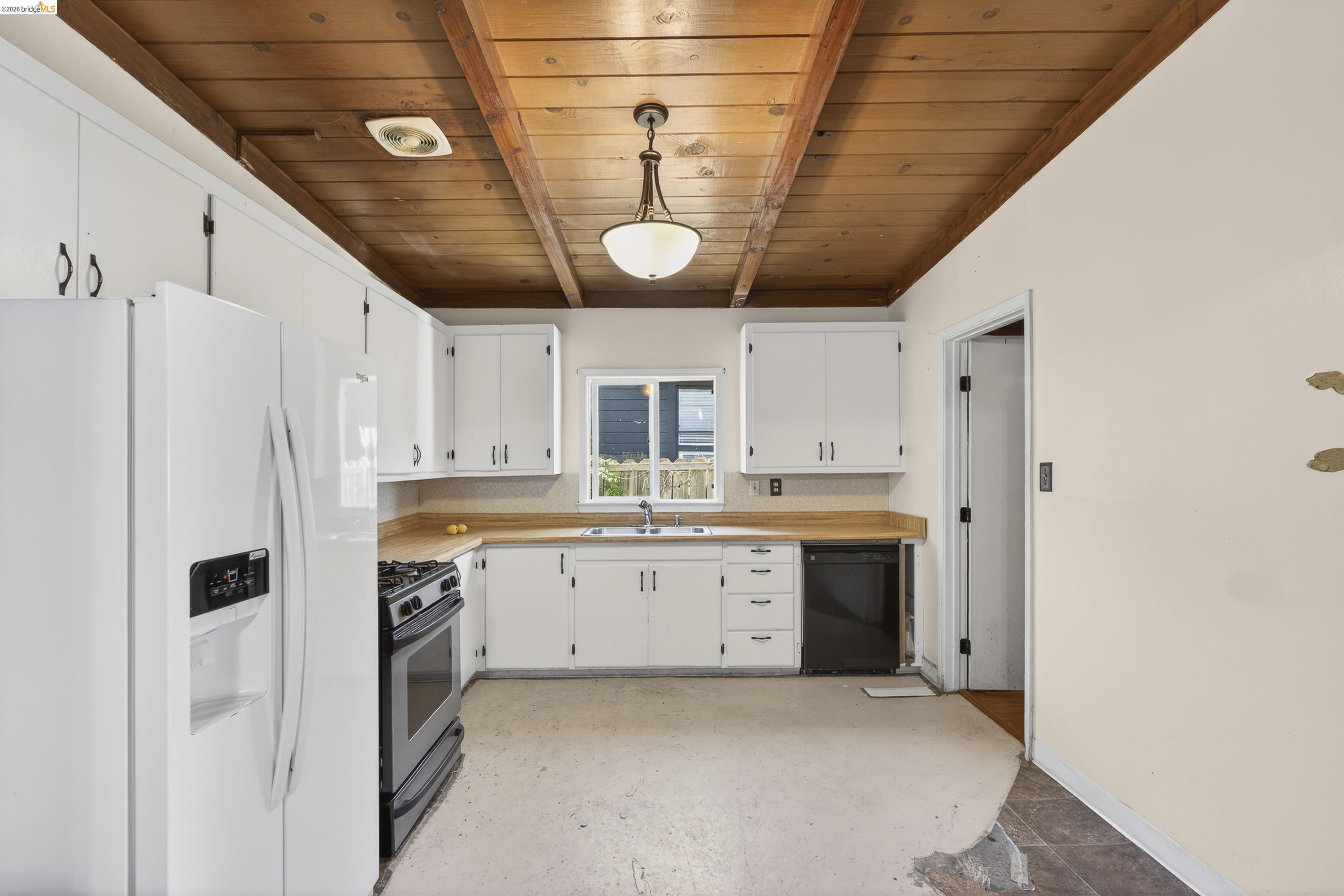 Detail Gallery Image 14 of 58 For 1050 Sierra Ave, Martinez,  CA 94553 - 3 Beds | 2 Baths