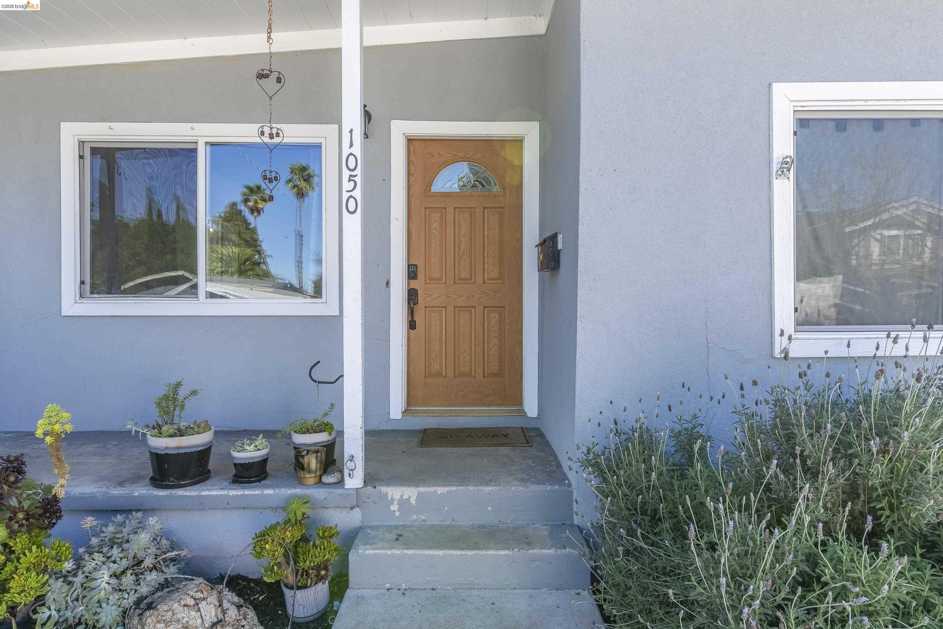 Detail Gallery Image 3 of 58 For 1050 Sierra Ave, Martinez,  CA 94553 - 3 Beds | 2 Baths