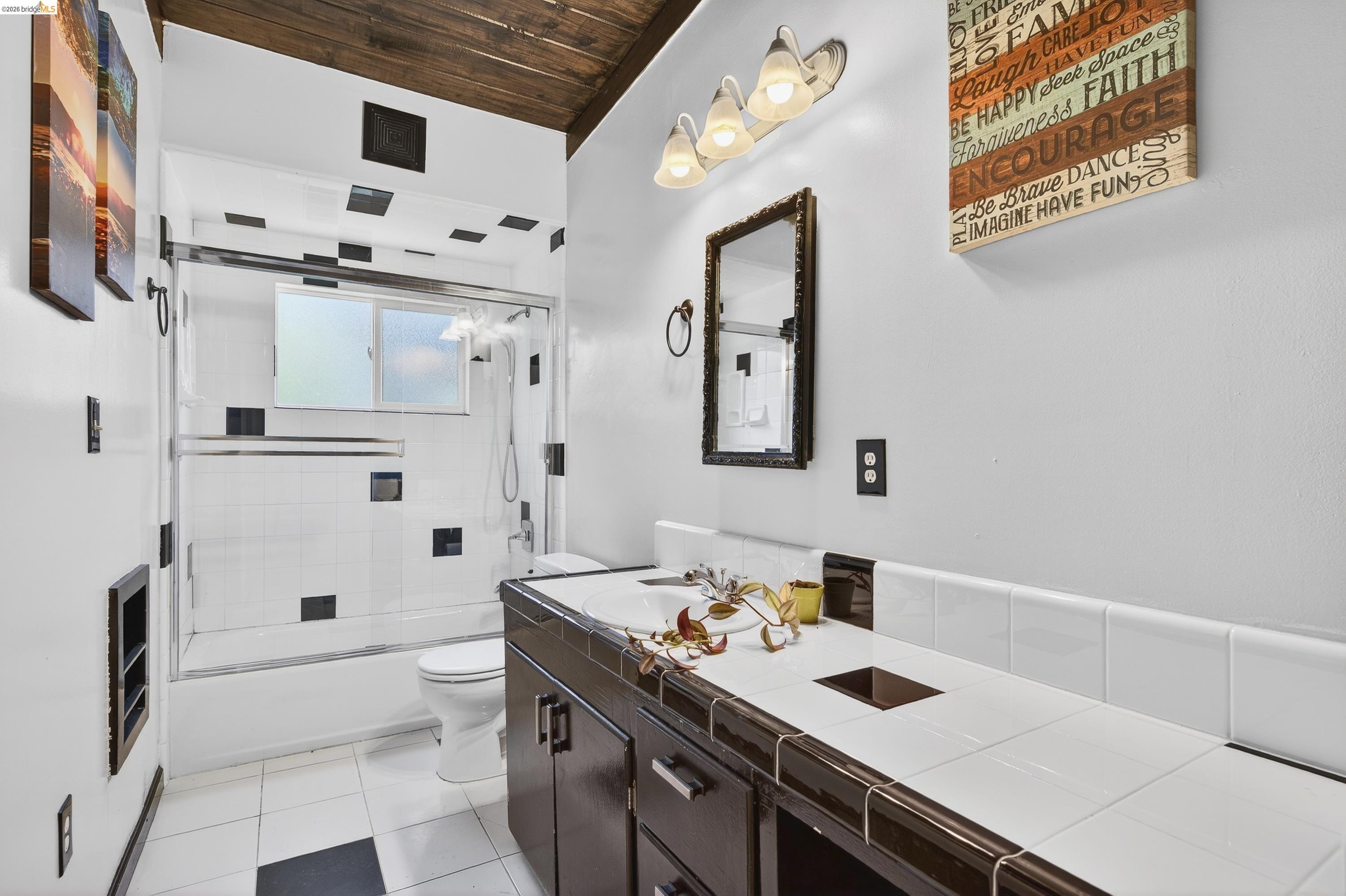 Detail Gallery Image 28 of 58 For 1050 Sierra Ave, Martinez,  CA 94553 - 3 Beds | 2 Baths