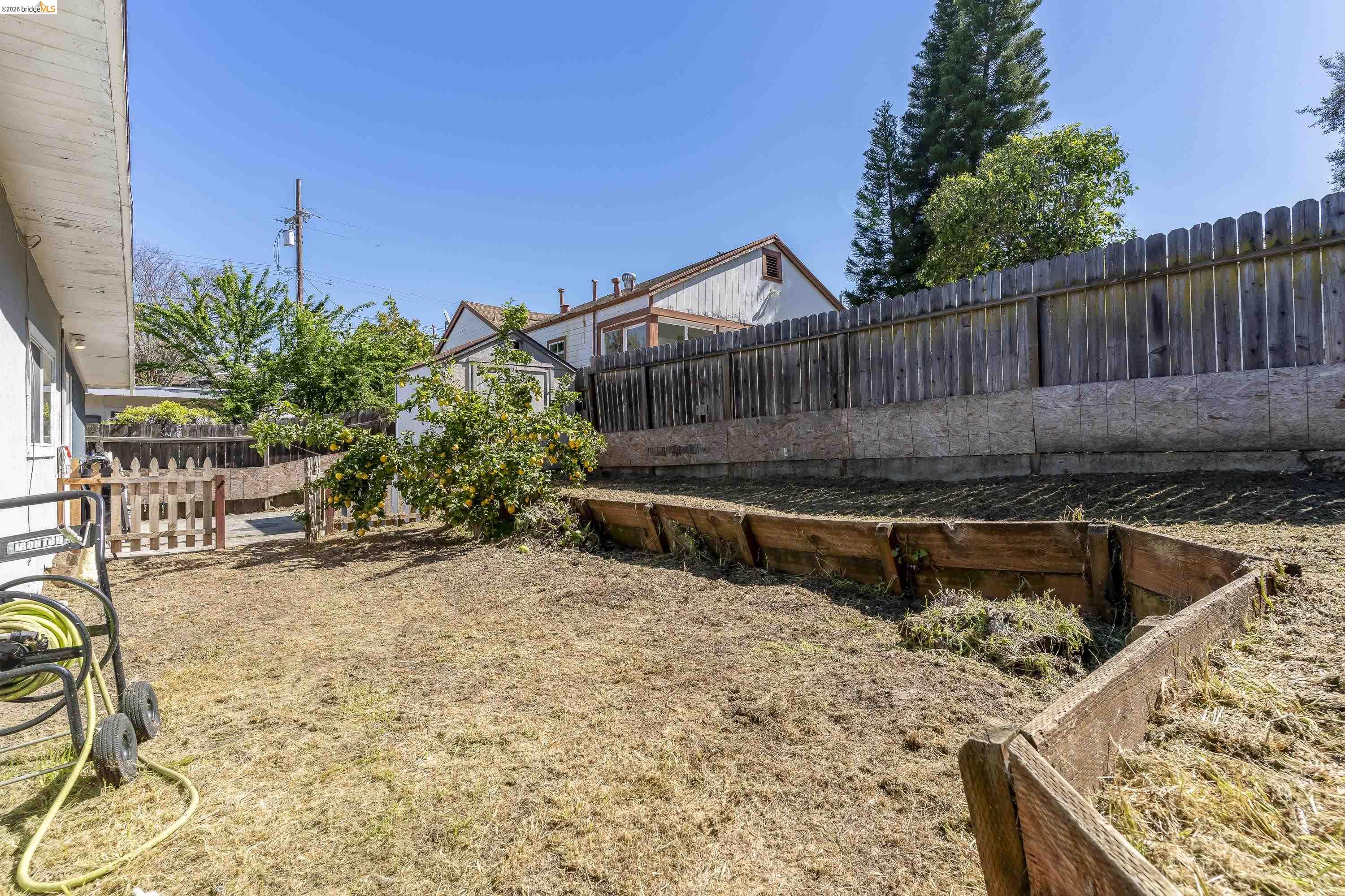 Detail Gallery Image 46 of 58 For 1050 Sierra Ave, Martinez,  CA 94553 - 3 Beds | 2 Baths