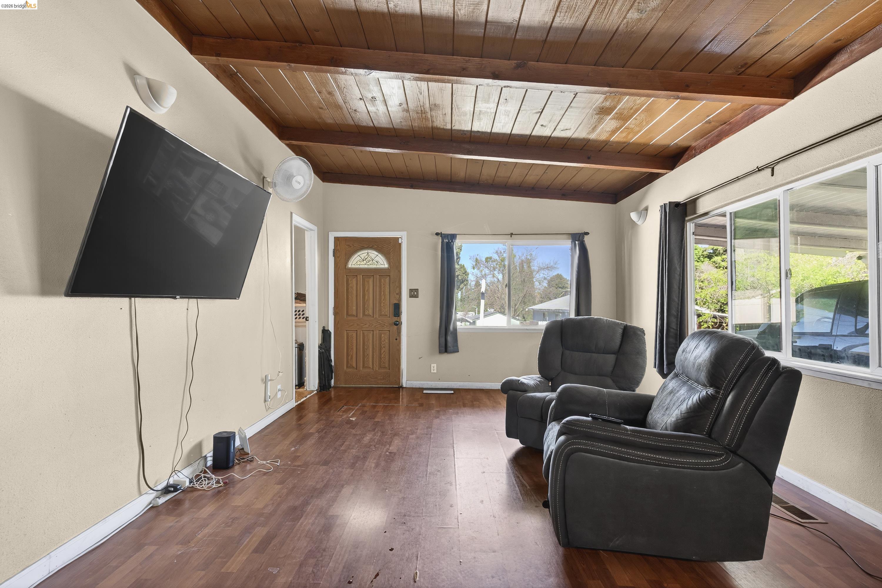 Detail Gallery Image 7 of 58 For 1050 Sierra Ave, Martinez,  CA 94553 - 3 Beds | 2 Baths