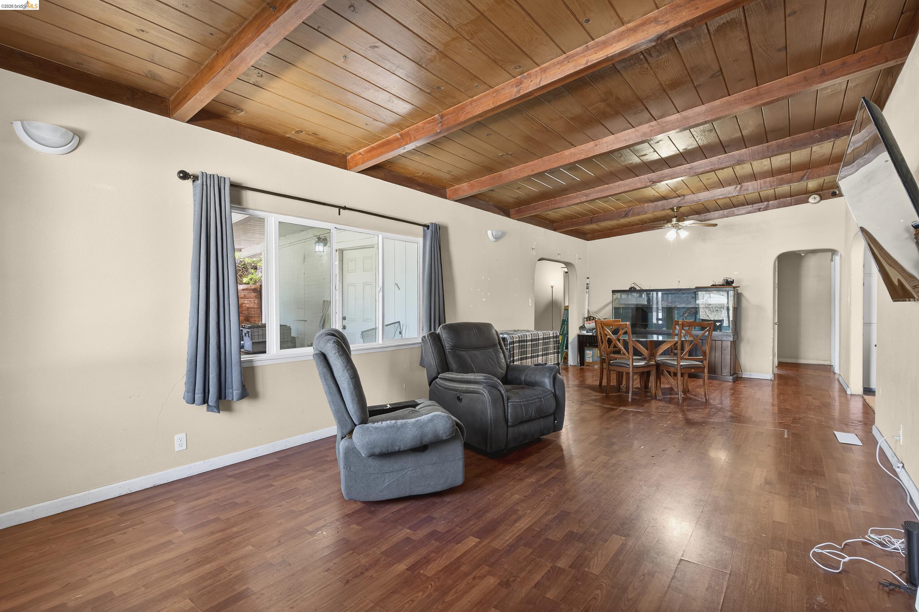 Detail Gallery Image 8 of 58 For 1050 Sierra Ave, Martinez,  CA 94553 - 3 Beds | 2 Baths