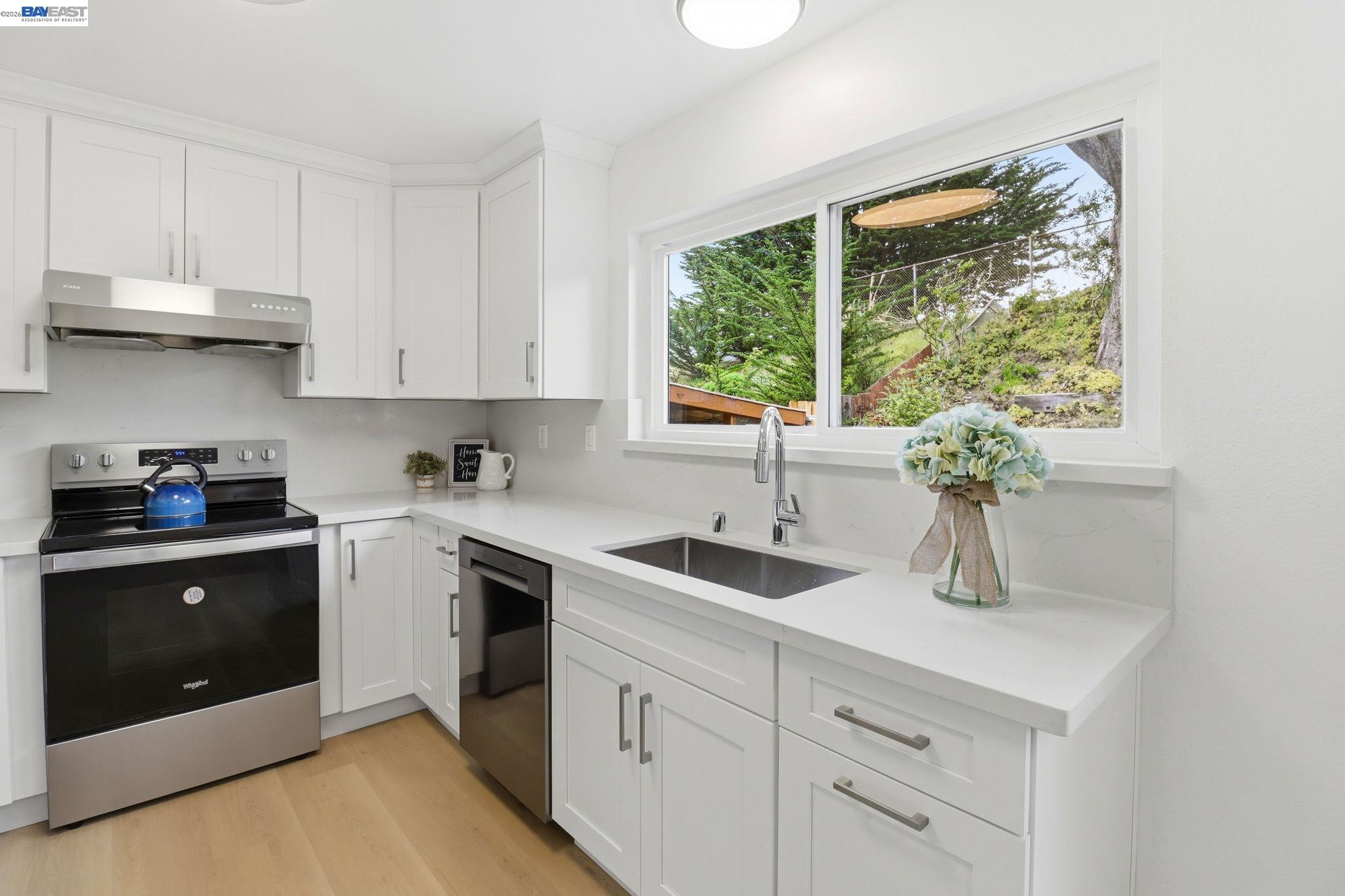 Detail Gallery Image 13 of 36 For 2485 Wexford Ave, South San Francisco,  CA 94080 - 4 Beds | 2/1 Baths