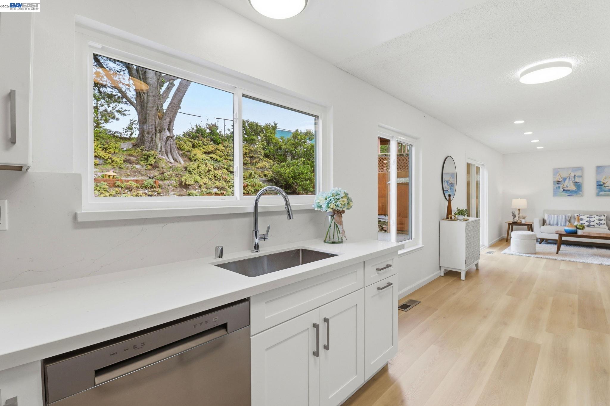 Detail Gallery Image 15 of 36 For 2485 Wexford Ave, South San Francisco,  CA 94080 - 4 Beds | 2/1 Baths