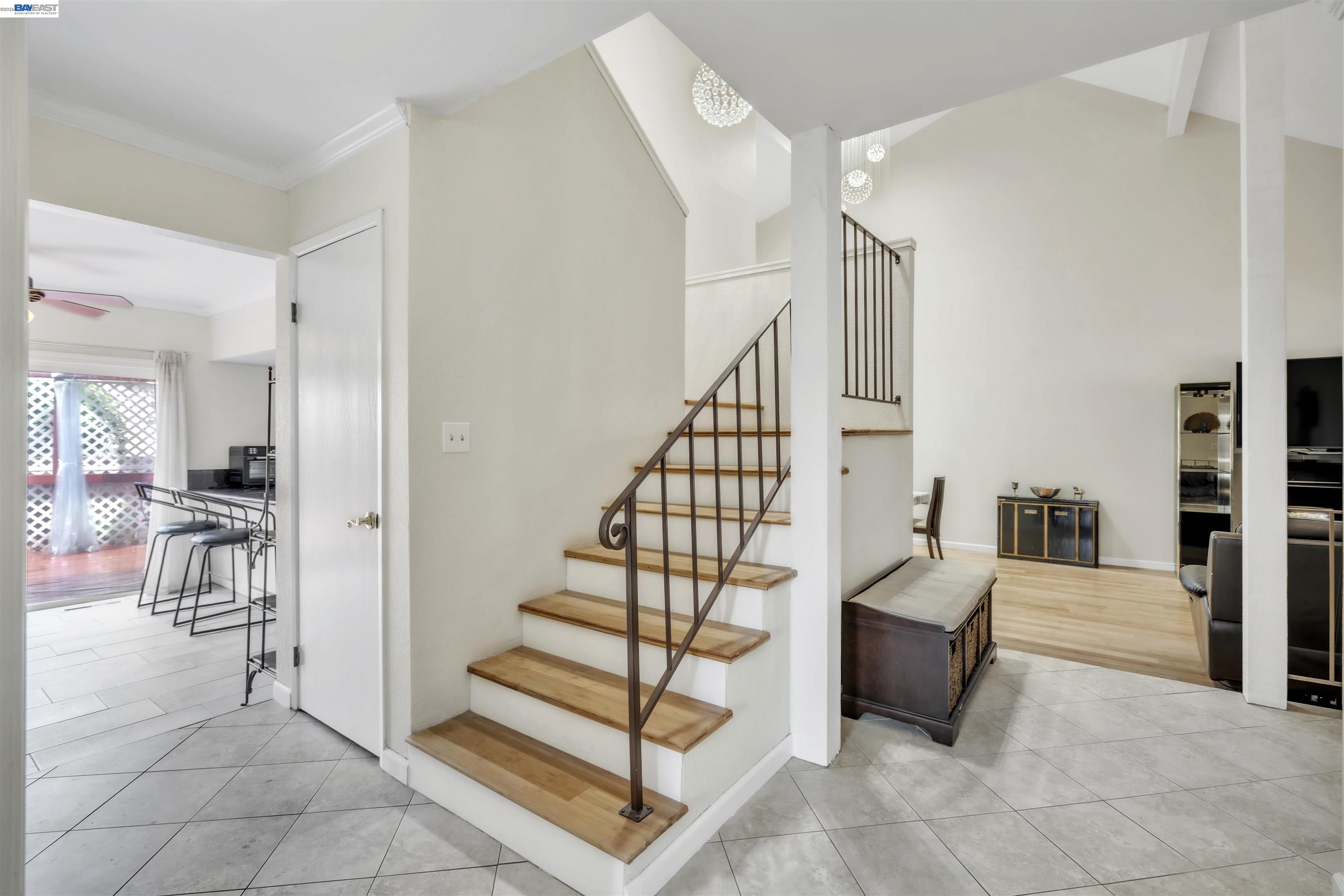 Detail Gallery Image 2 of 44 For 2380 Cabrillo Dr, Hayward,  CA 94545 - 4 Beds | 2/1 Baths
