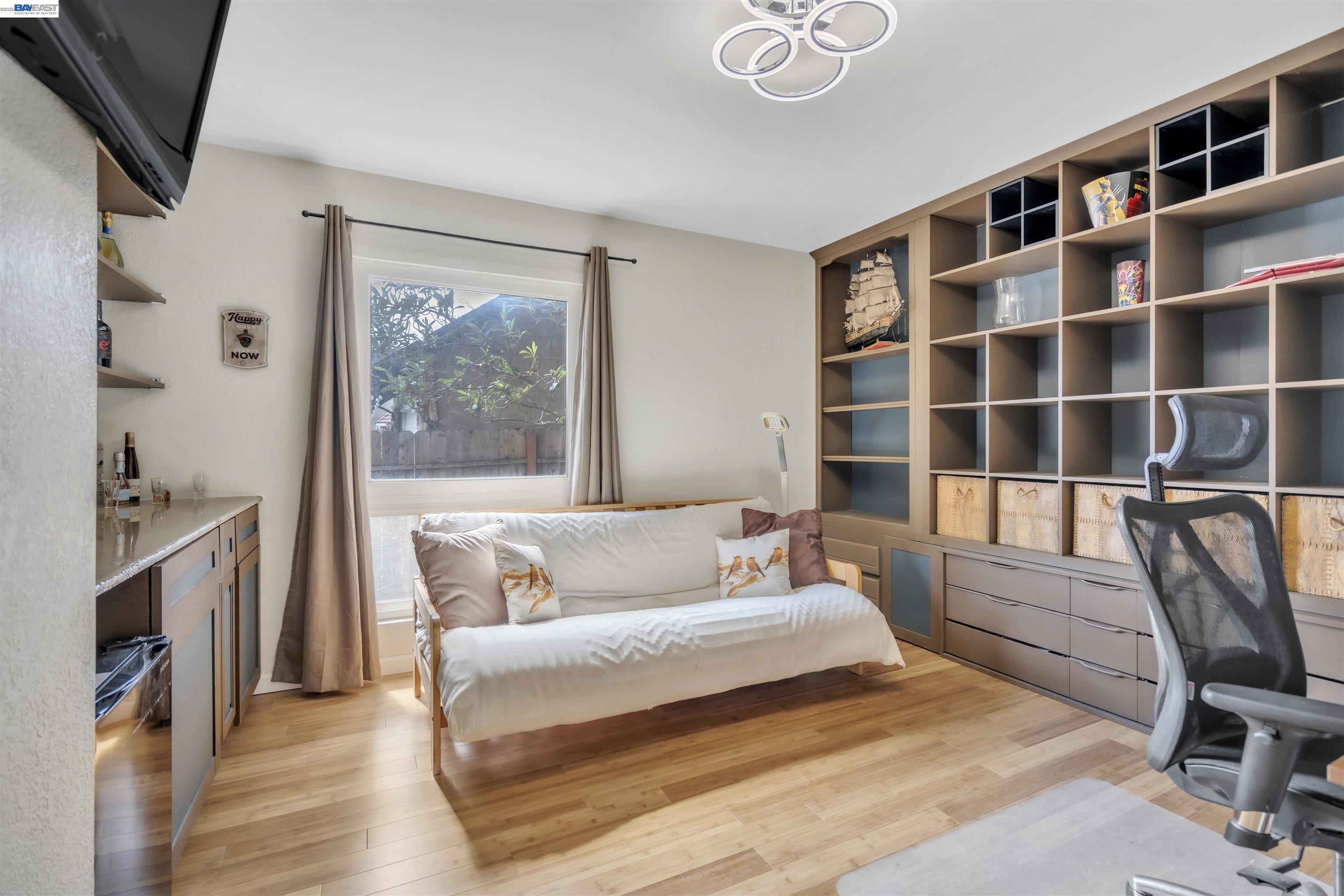 Detail Gallery Image 12 of 44 For 2380 Cabrillo Dr, Hayward,  CA 94545 - 4 Beds | 2/1 Baths