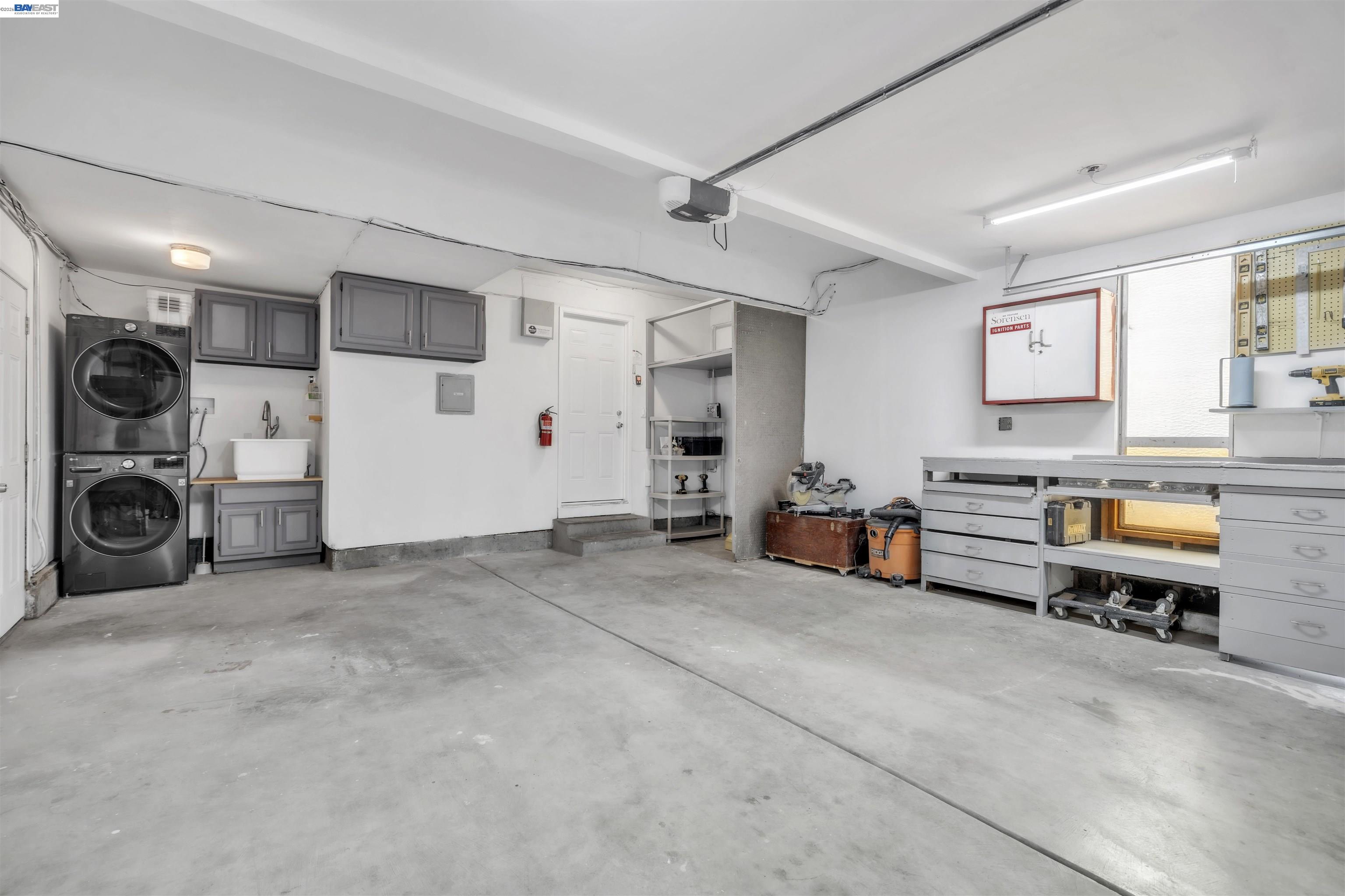 Detail Gallery Image 16 of 44 For 2380 Cabrillo Dr, Hayward,  CA 94545 - 4 Beds | 2/1 Baths