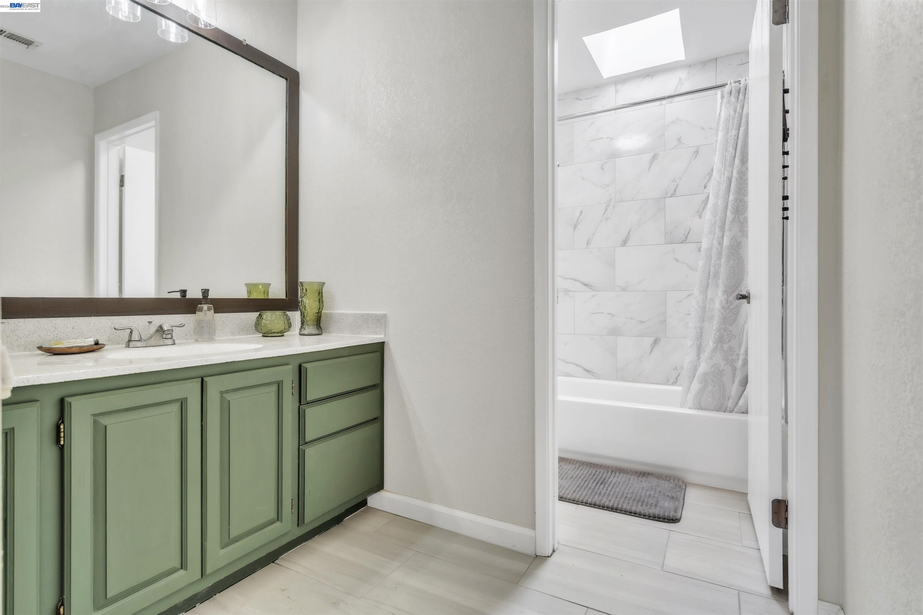 Detail Gallery Image 19 of 44 For 2380 Cabrillo Dr, Hayward,  CA 94545 - 4 Beds | 2/1 Baths