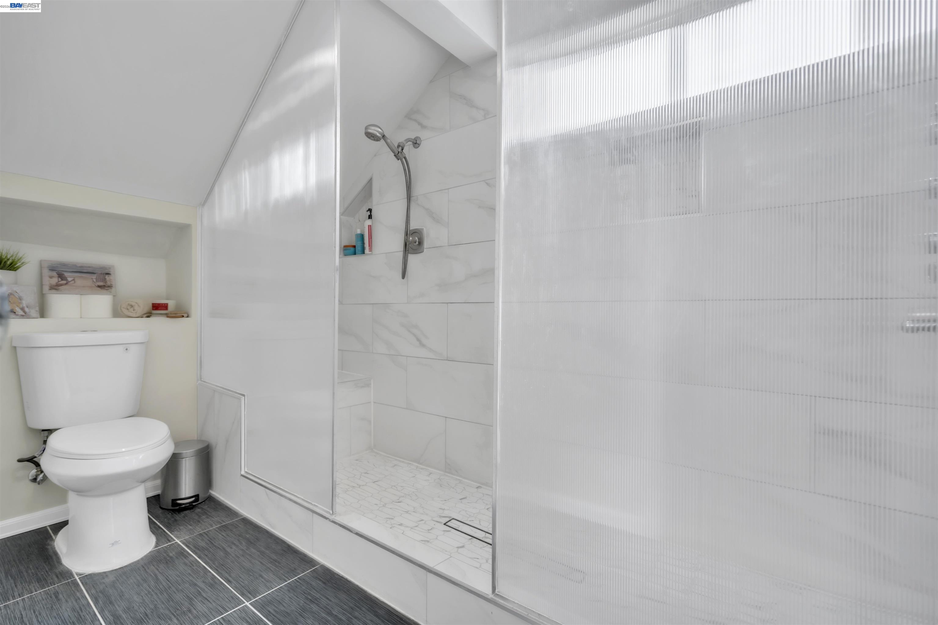 Detail Gallery Image 26 of 44 For 2380 Cabrillo Dr, Hayward,  CA 94545 - 4 Beds | 2/1 Baths