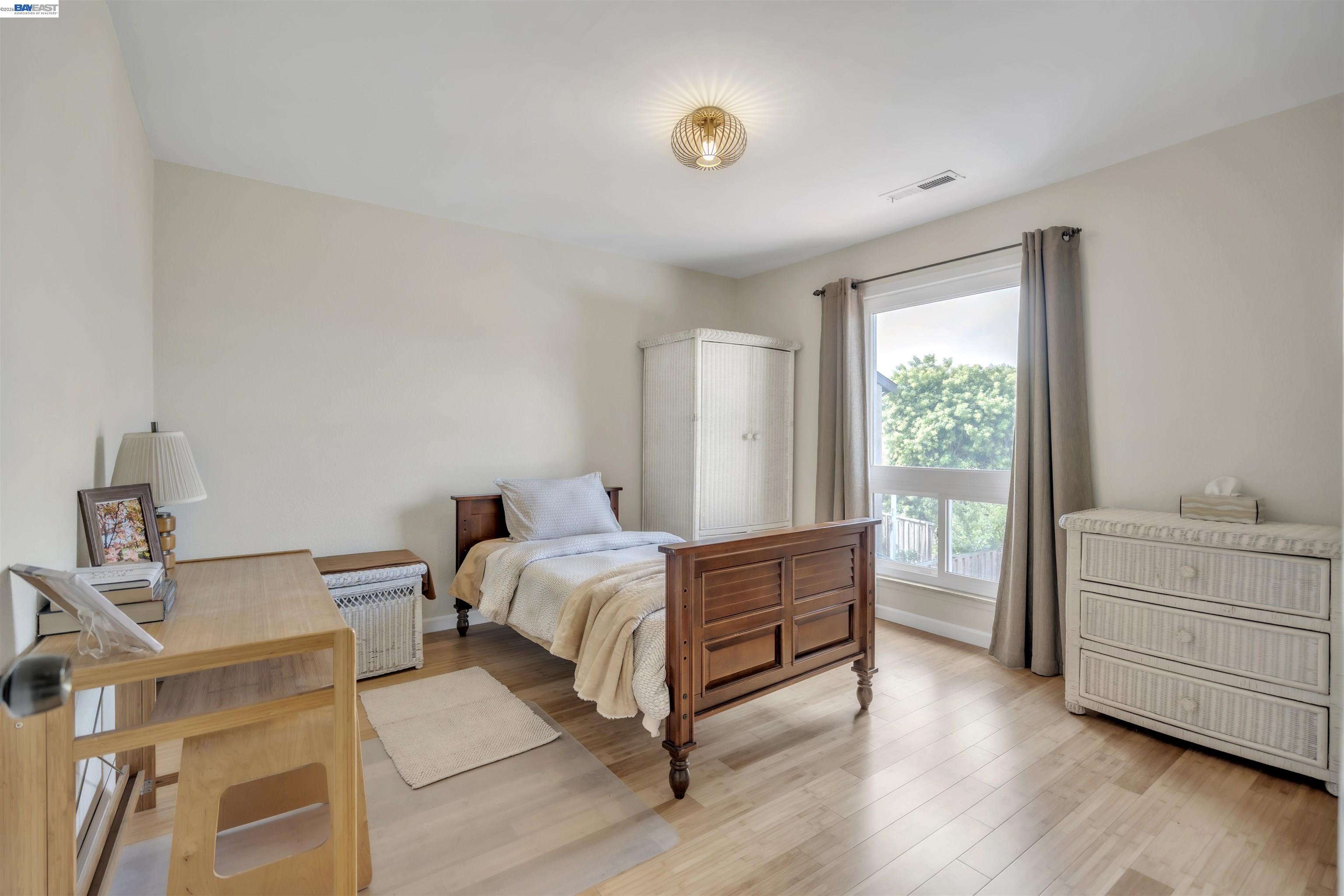 Detail Gallery Image 27 of 44 For 2380 Cabrillo Dr, Hayward,  CA 94545 - 4 Beds | 2/1 Baths