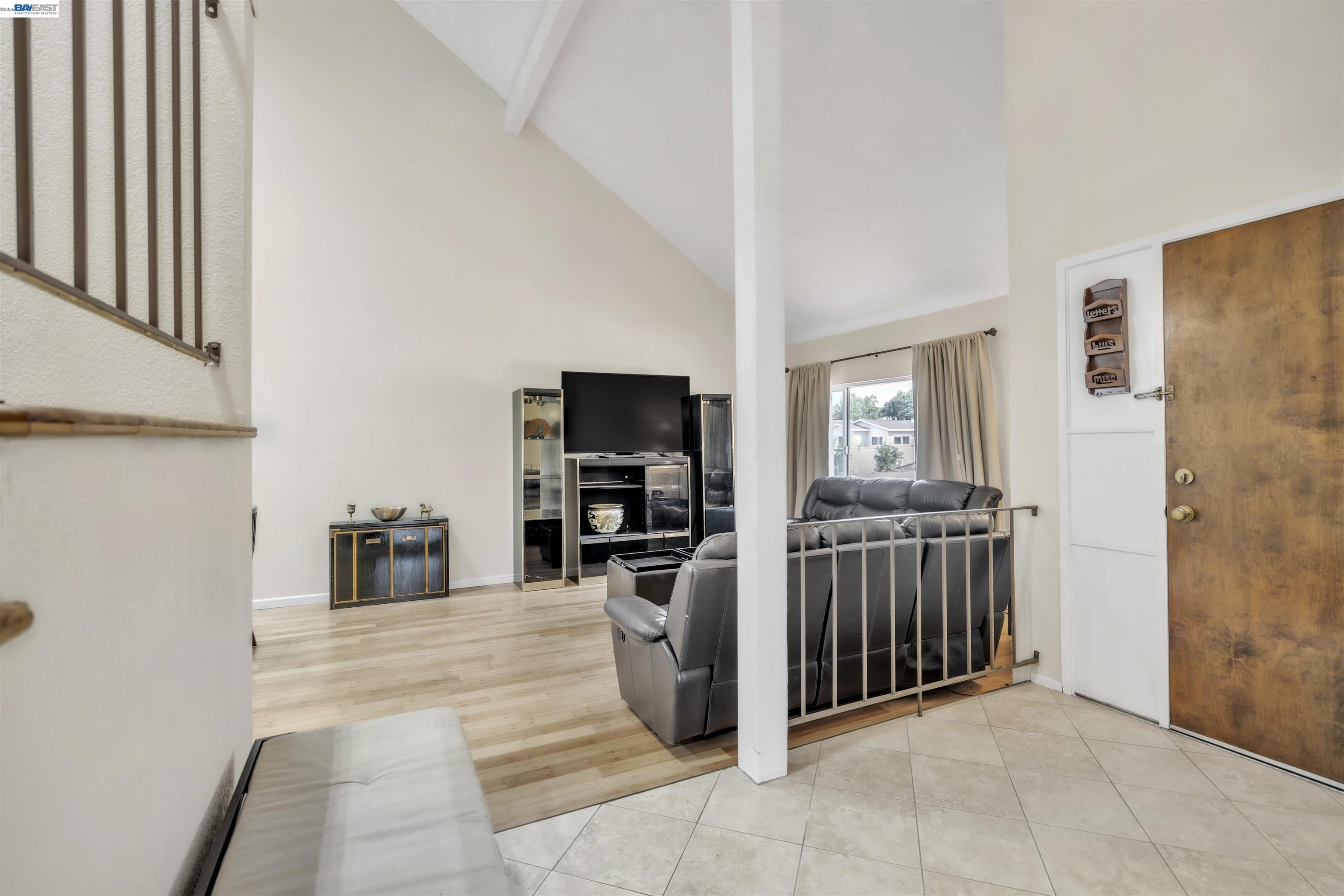 Detail Gallery Image 7 of 44 For 2380 Cabrillo Dr, Hayward,  CA 94545 - 4 Beds | 2/1 Baths