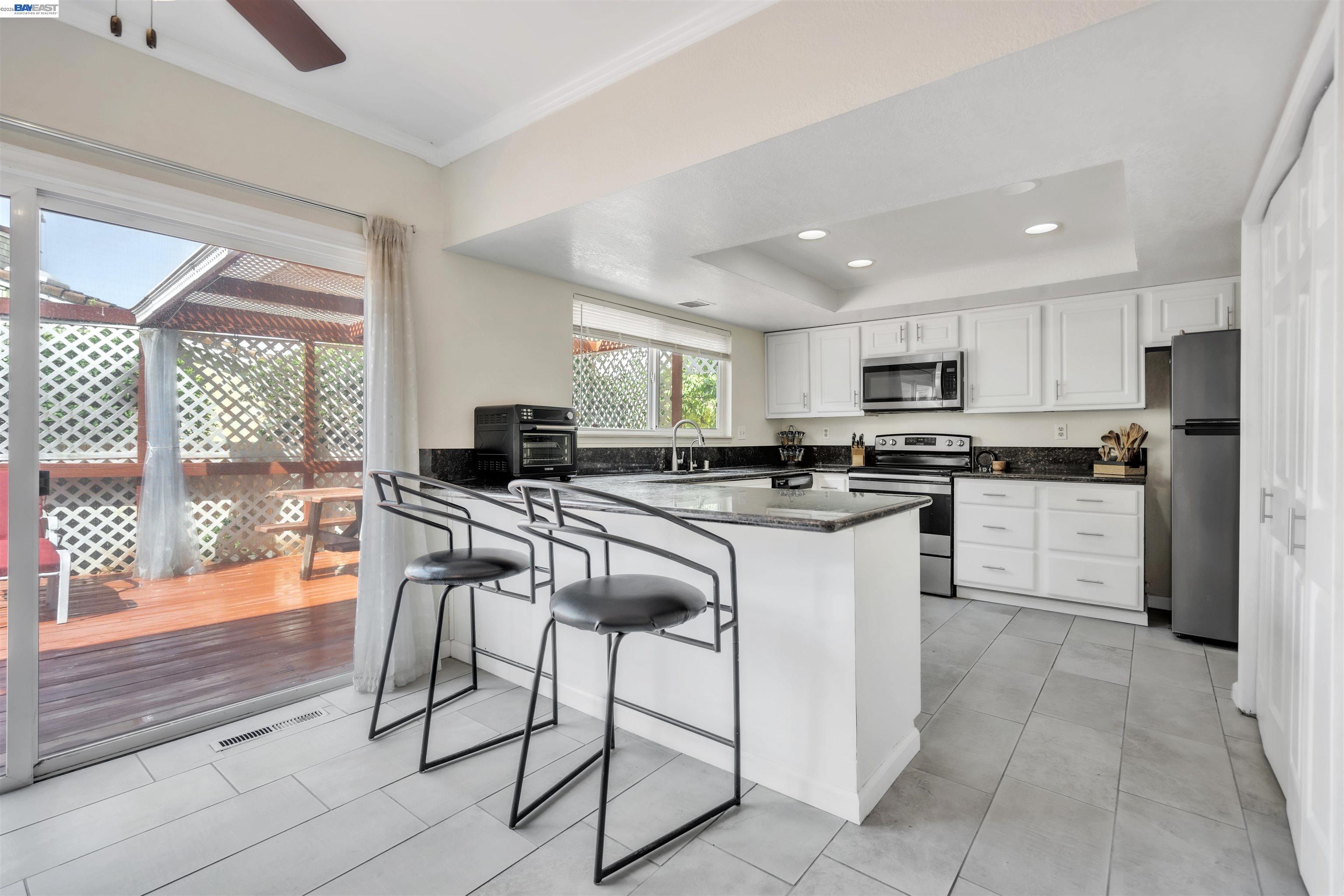 Detail Gallery Image 9 of 44 For 2380 Cabrillo Dr, Hayward,  CA 94545 - 4 Beds | 2/1 Baths