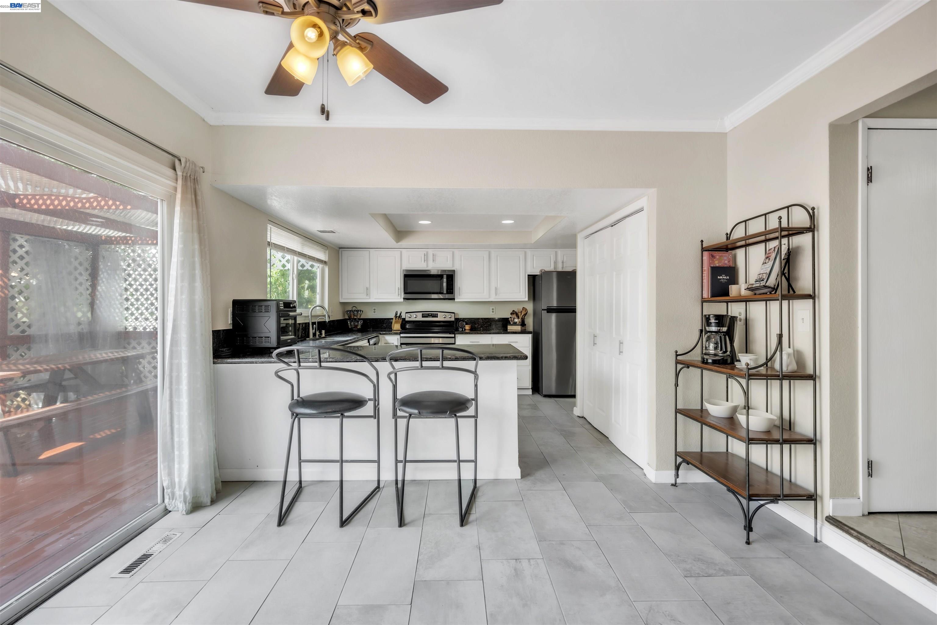 Detail Gallery Image 10 of 44 For 2380 Cabrillo Dr, Hayward,  CA 94545 - 4 Beds | 2/1 Baths