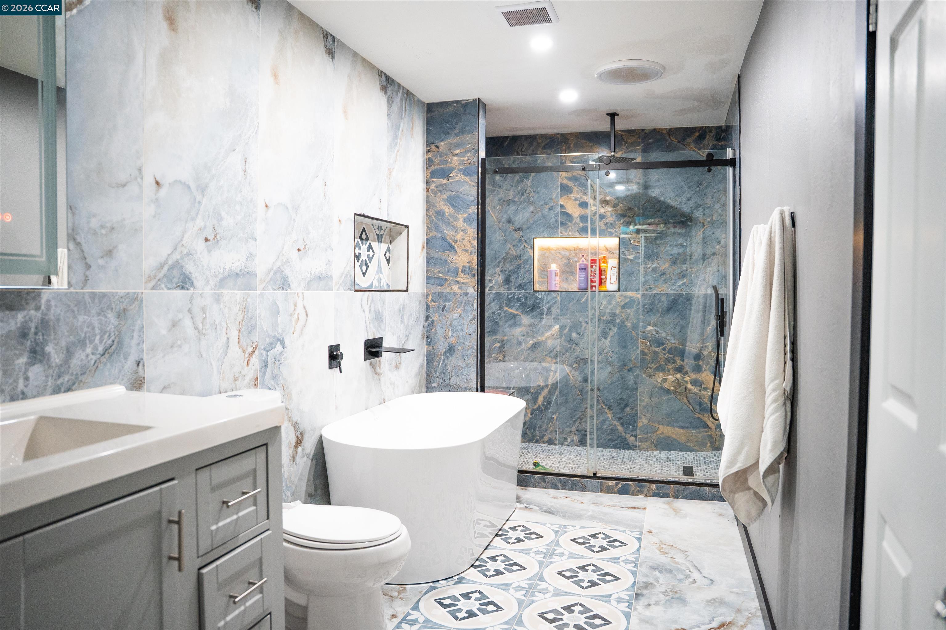 Detail Gallery Image 12 of 40 For 348 Valle Vista Ave, Vallejo,  CA 94590 - 3 Beds | 2 Baths