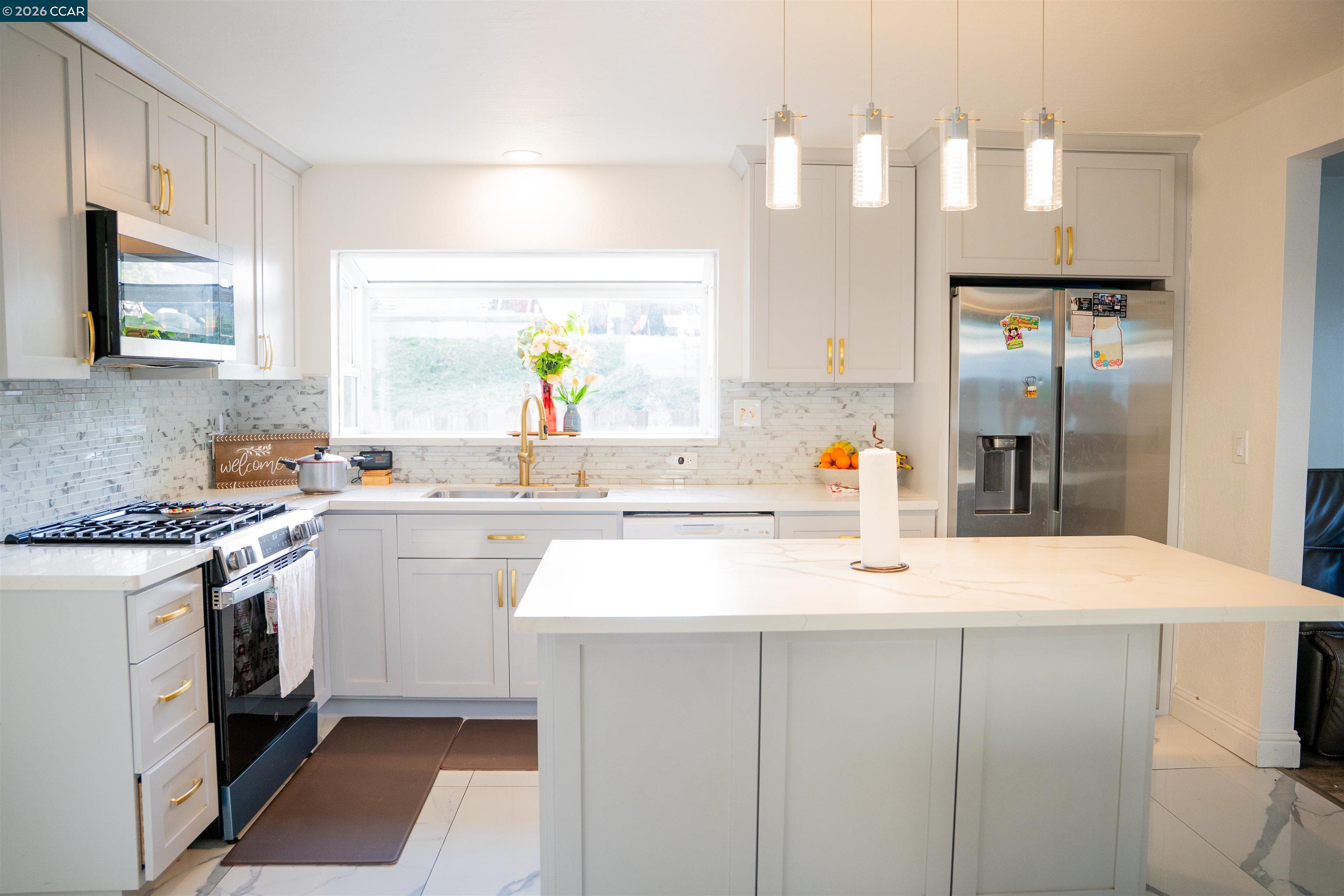 Detail Gallery Image 7 of 40 For 348 Valle Vista Ave, Vallejo,  CA 94590 - 3 Beds | 2 Baths