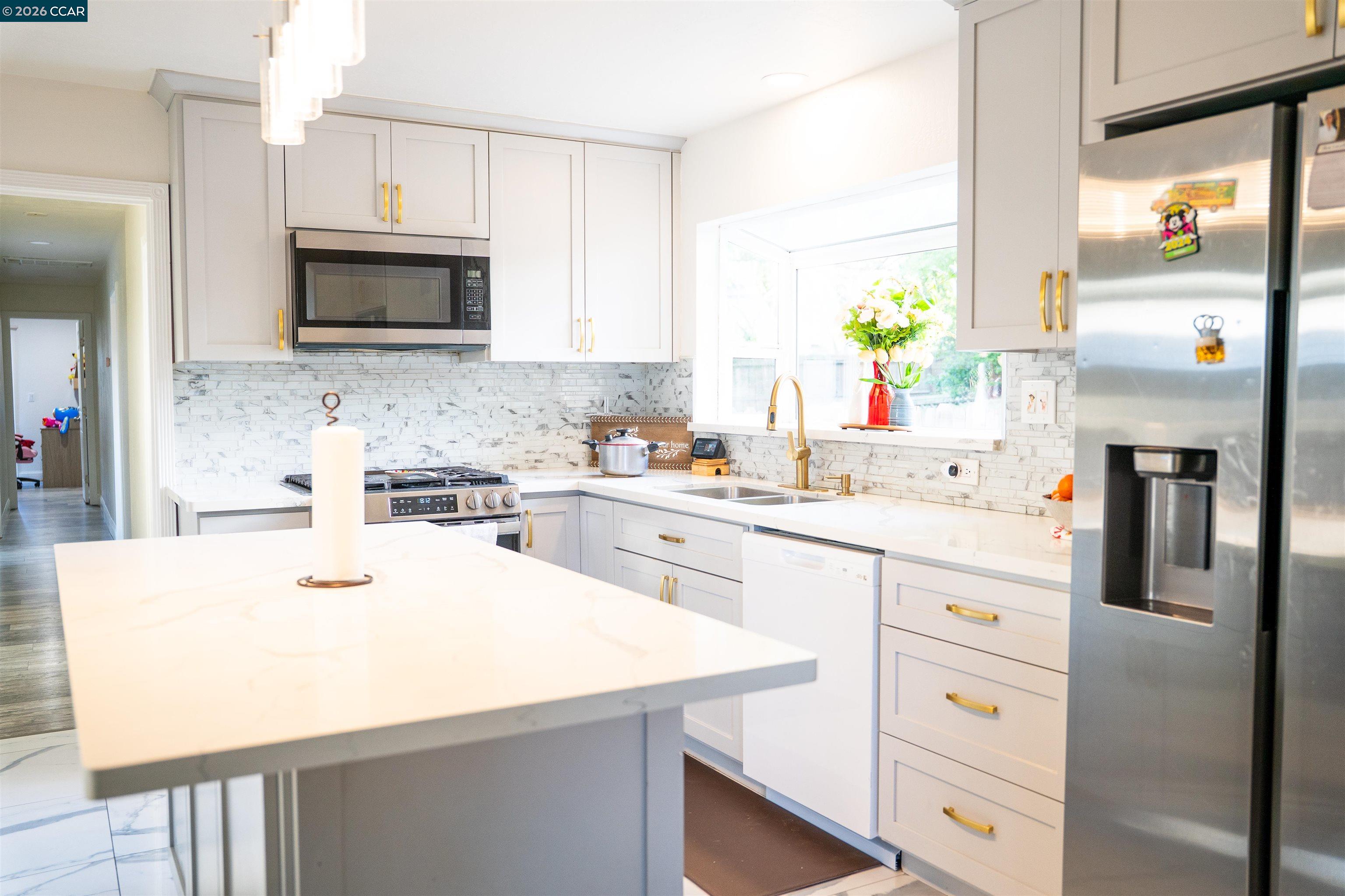 Detail Gallery Image 8 of 40 For 348 Valle Vista Ave, Vallejo,  CA 94590 - 3 Beds | 2 Baths