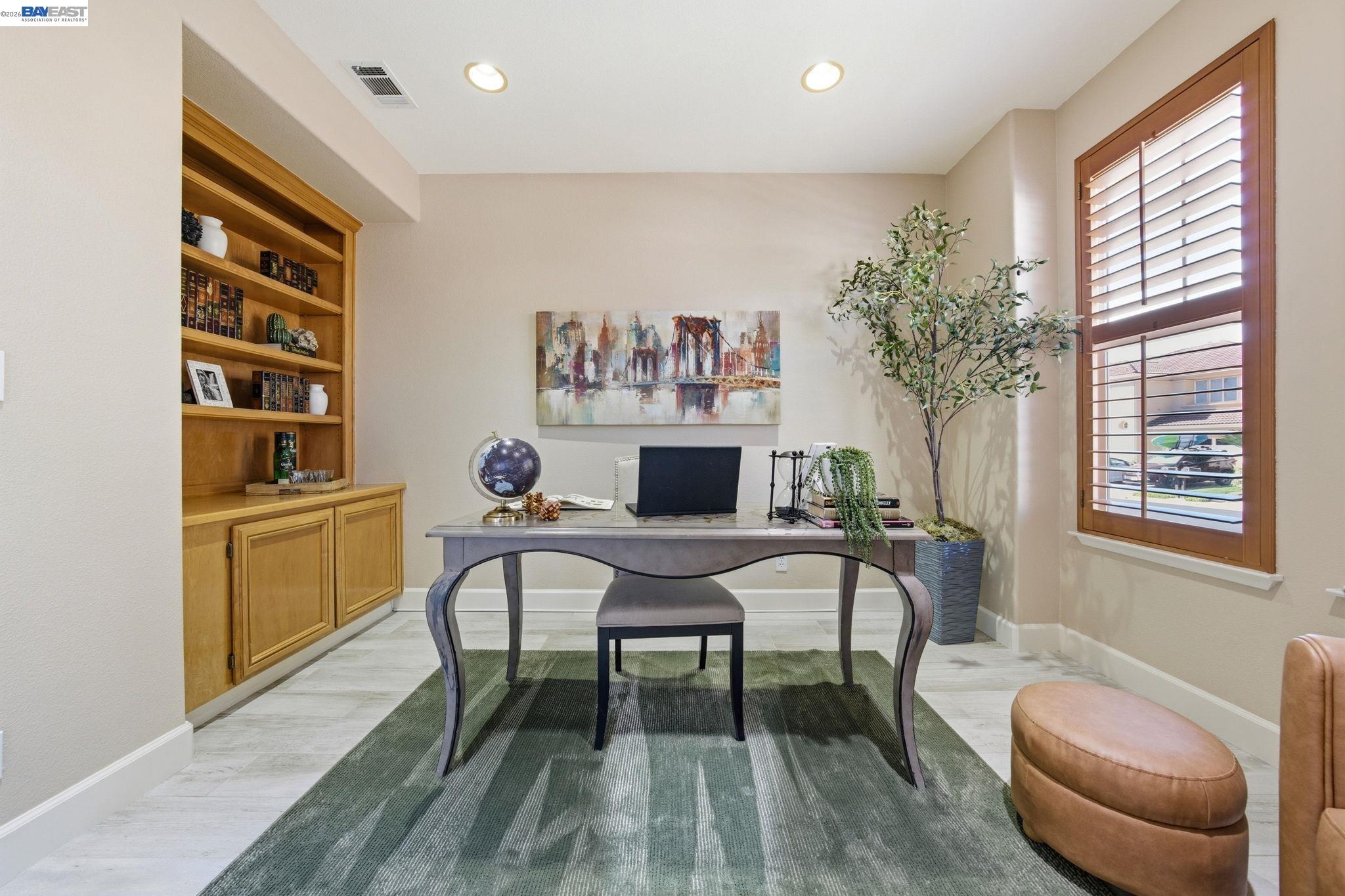 Detail Gallery Image 14 of 60 For 6031 Hedgecrest Cir, San Ramon,  CA 94582 - 4 Beds | 3 Baths