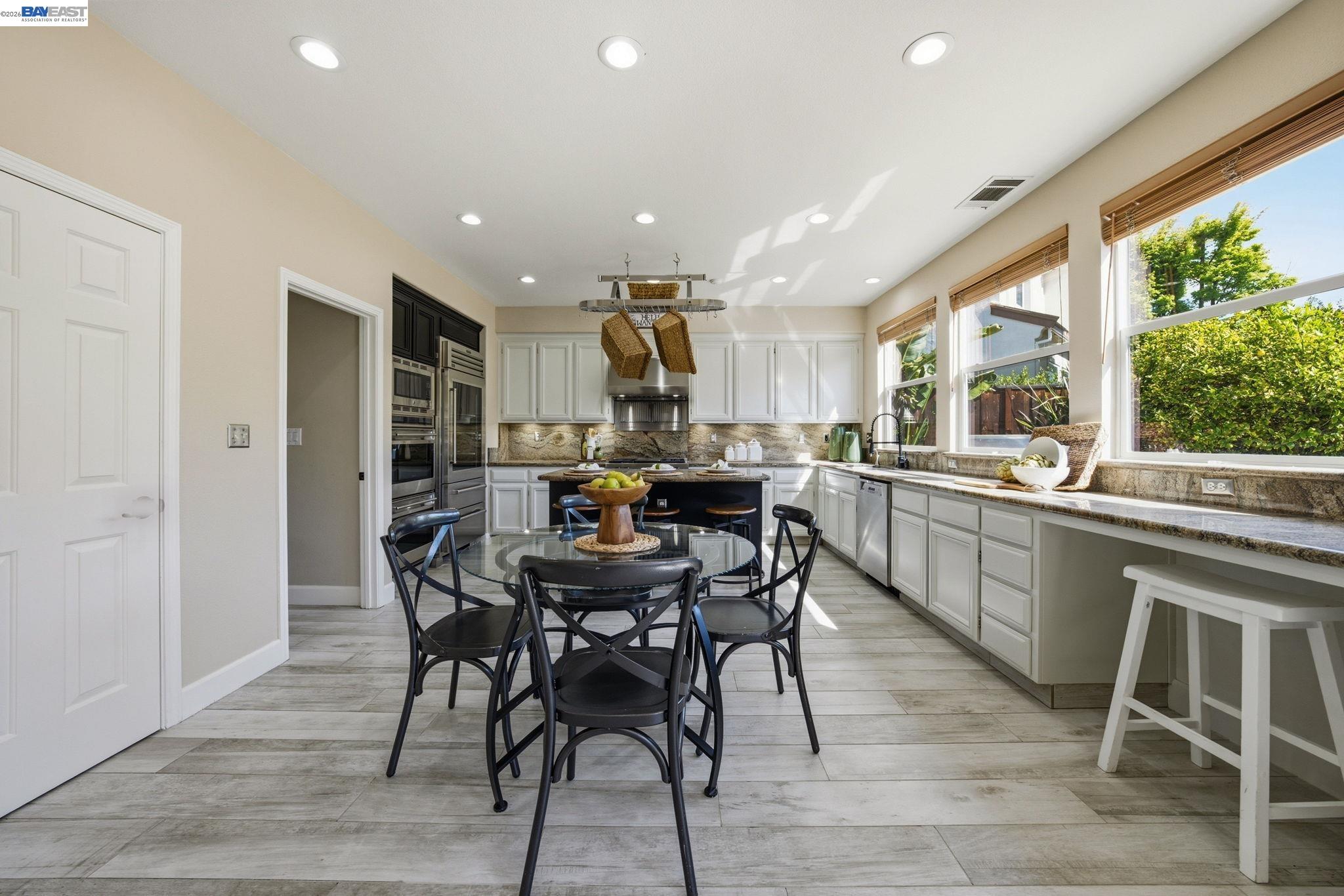 Detail Gallery Image 16 of 60 For 6031 Hedgecrest Cir, San Ramon,  CA 94582 - 4 Beds | 3 Baths