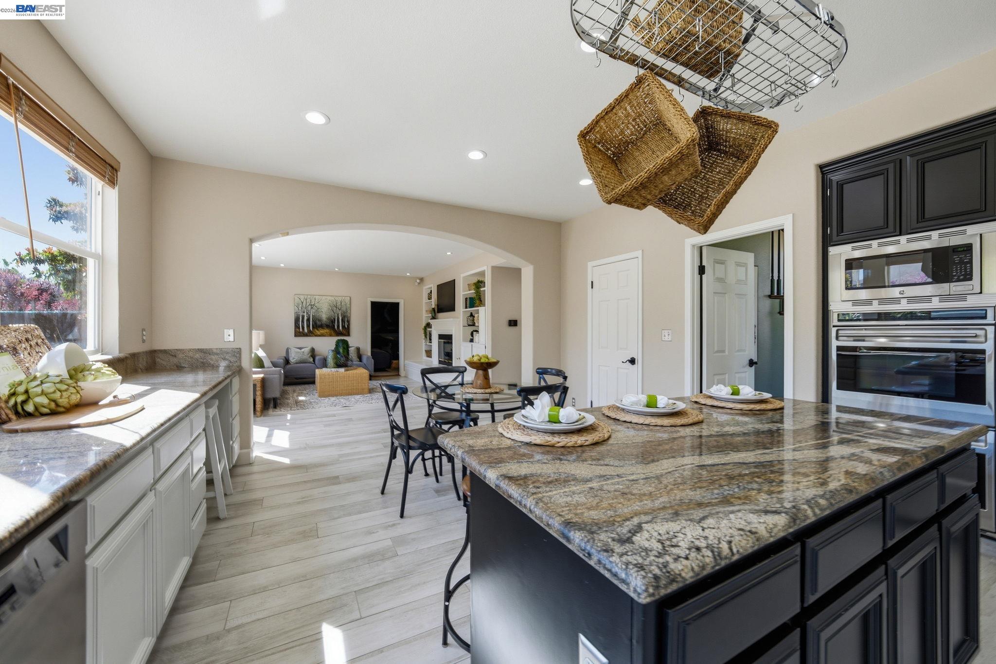 Detail Gallery Image 20 of 60 For 6031 Hedgecrest Cir, San Ramon,  CA 94582 - 4 Beds | 3 Baths