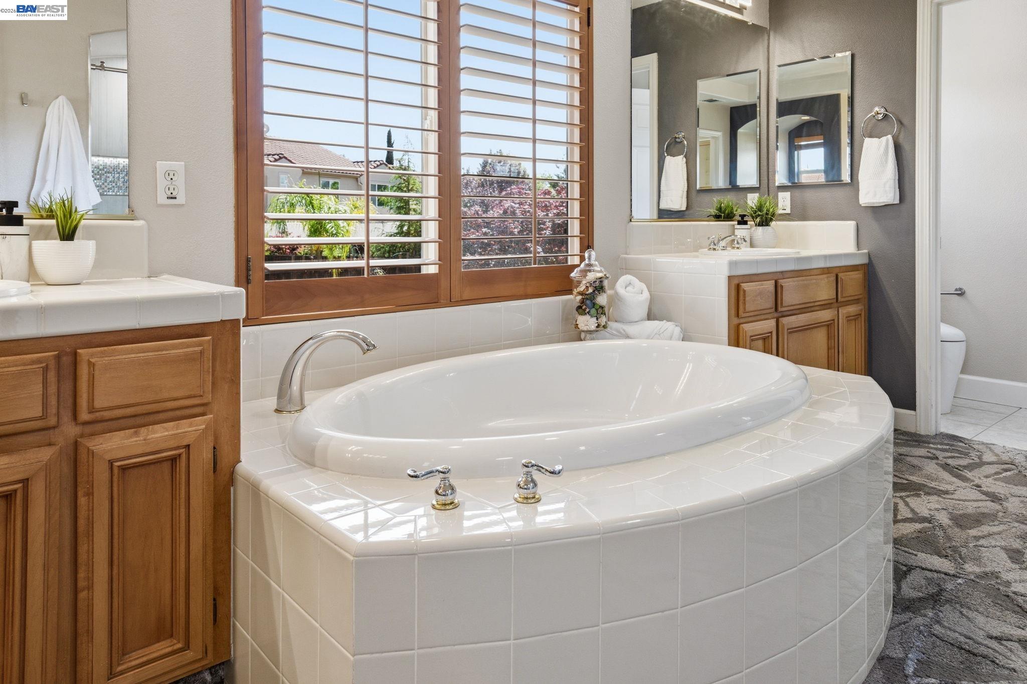 Detail Gallery Image 38 of 60 For 6031 Hedgecrest Cir, San Ramon,  CA 94582 - 4 Beds | 3 Baths