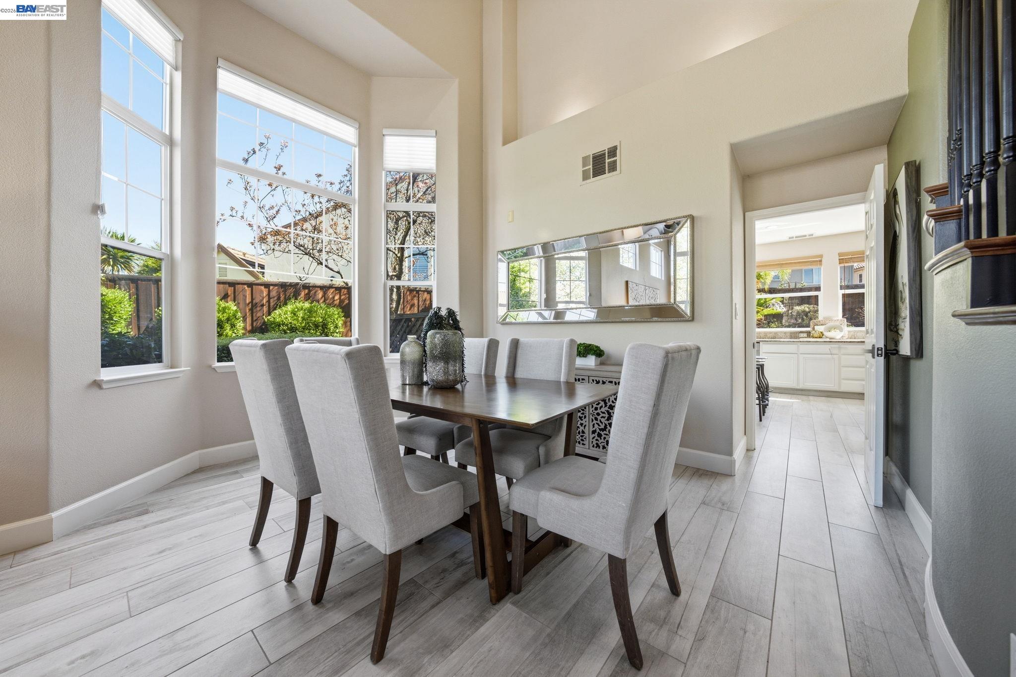 Detail Gallery Image 8 of 60 For 6031 Hedgecrest Cir, San Ramon,  CA 94582 - 4 Beds | 3 Baths