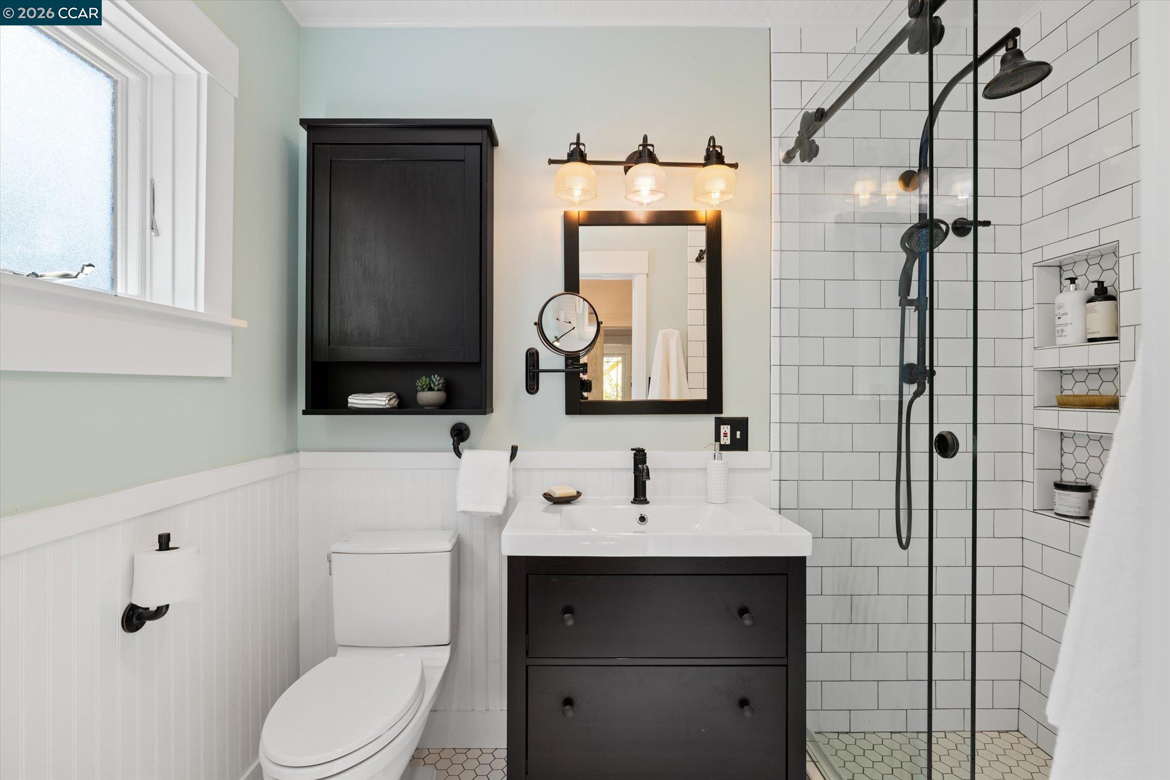 Detail Gallery Image 11 of 24 For 1631 Belvedere Avenue, Berkeley,  CA 94702-1324 - 3 Beds | 2/1 Baths
